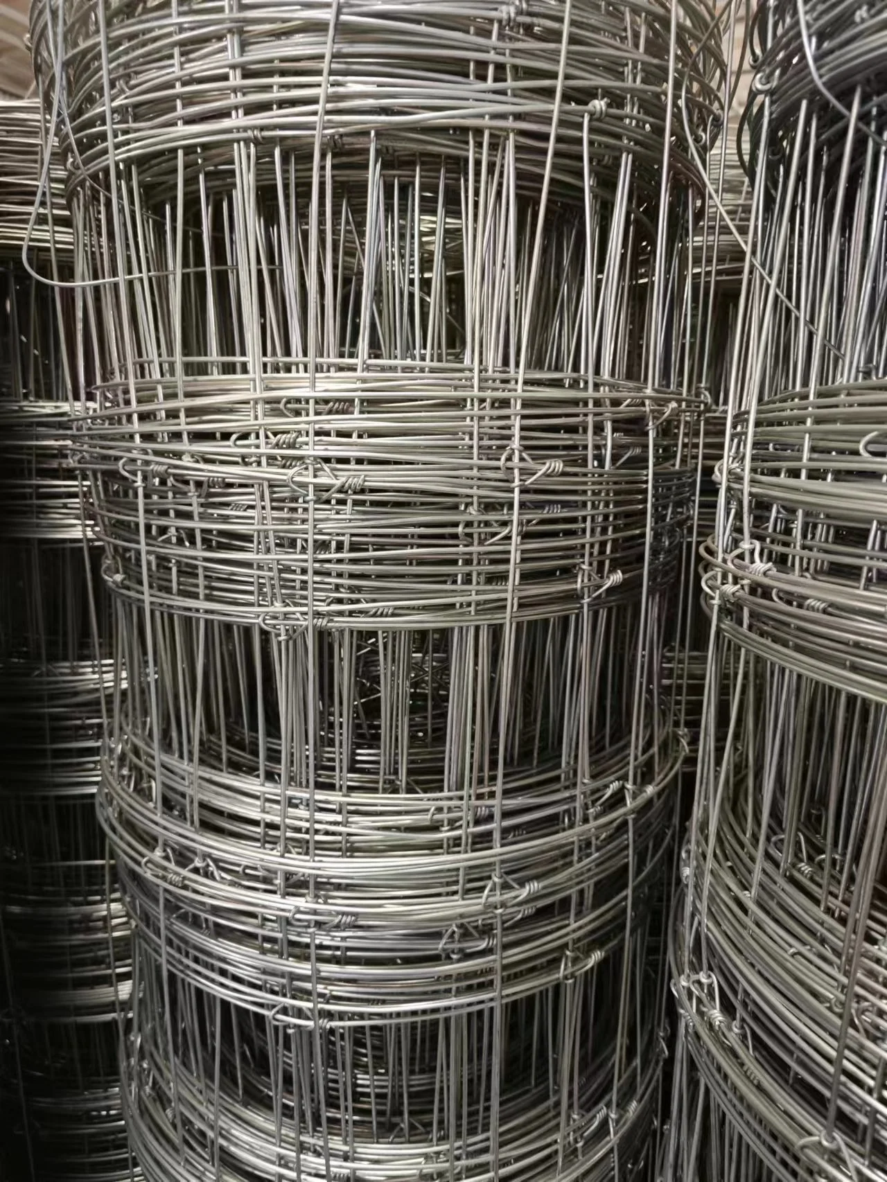 Factory price galvanized steel wire mesh/grassland fence/iron lock fence for confining cattle and sheep