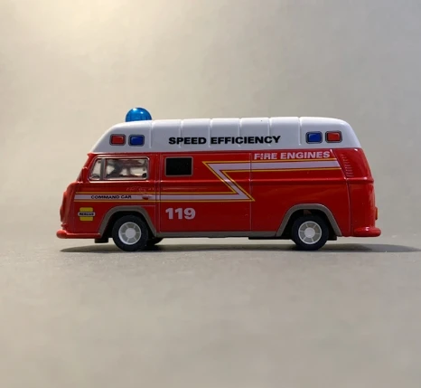 1:40 Metal Ambulance Police Fire Truck Pull Back Diecast Vehicle Model Car Toy