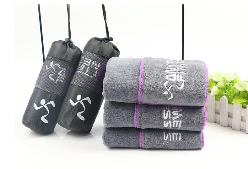 High quality embroidered microfiber pocket zipper sport towel custom logo best fitness yoga towel