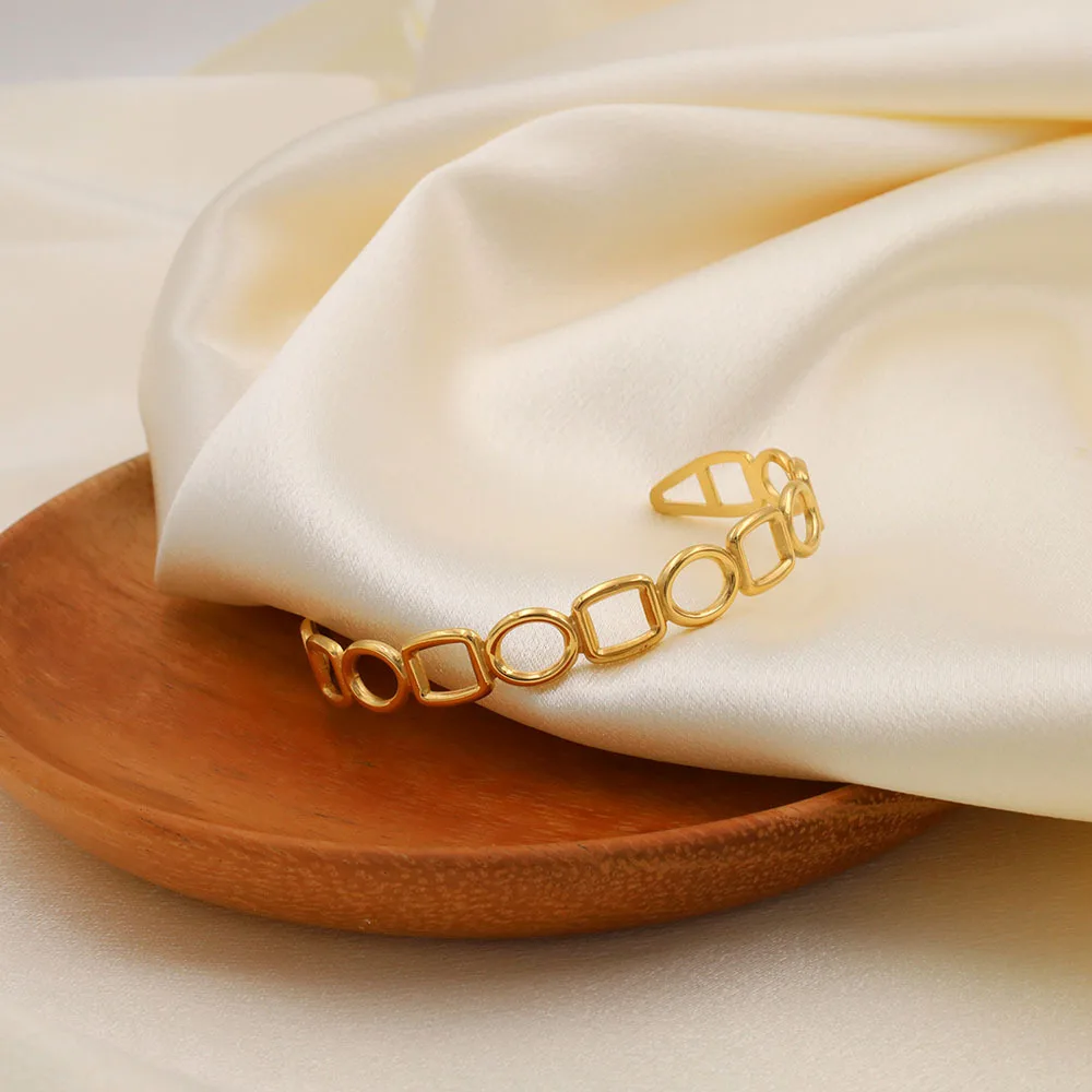 Custom Wholesale New Design 18K Gold Plated Stainless Steel Woman Brand Jewelry Popular Link Charm Designer Bangle