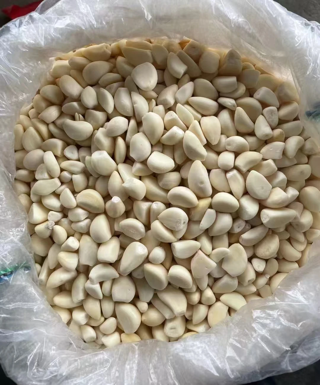 Chinese Manufacturer  Fresh Taste  Appearance And Size Frozen Garlic  Frozen Garlic