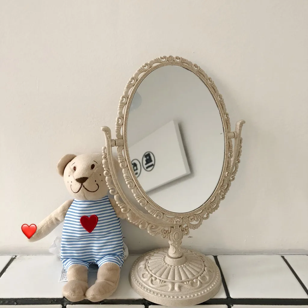 W&G Girl Woman Makeup Mirror Double-Sided Rotating Table Mirror European Retro Round Mirror