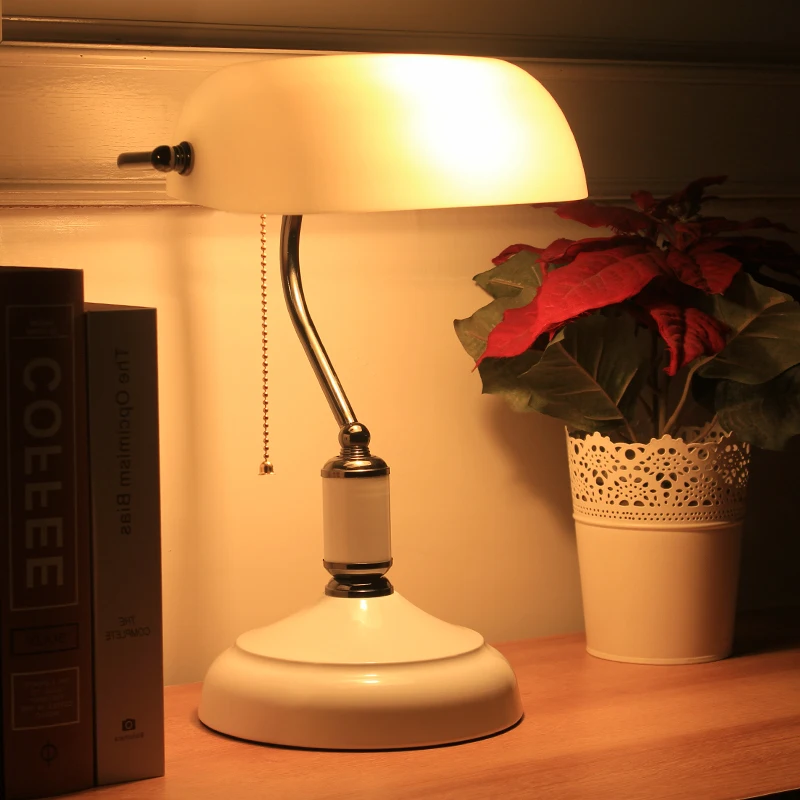 Настольная лампа в античном стиле декоративный прикроватный ретро-светильник из зелёного стекла и латуни сельском