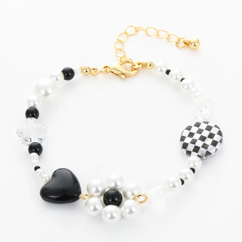 Factory Wholesale Fashion jewelry Women Girls White Black Monochrome Checker Printed Pearl Beads Y2K Heart Beaded Bracelet