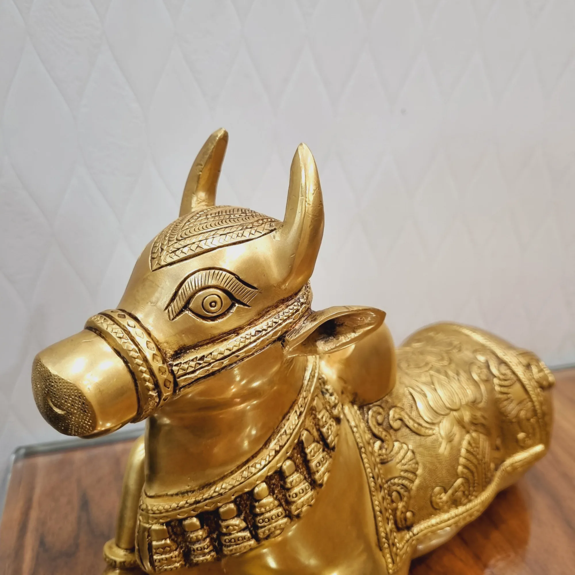 Aakrati Traditional Brass Nandi Murti - Symbol of Strength Nandi Figurine Temple Decor (Yellow, 8.5)