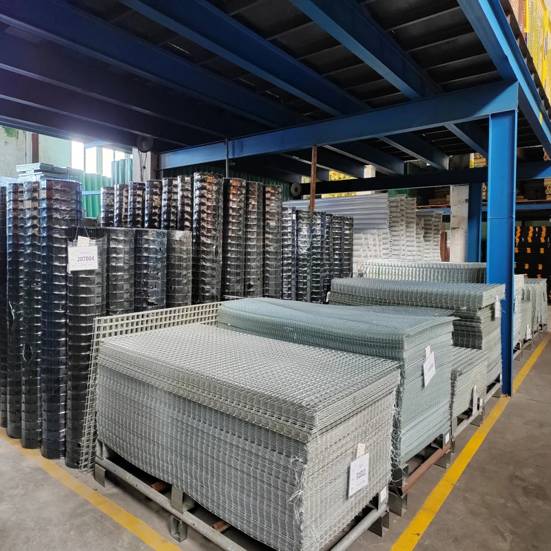 Factory Manufacturer Fence Anti-theft Farm Football Court Fence Mesh with Pole and Gates Steel with HDG Surface Treatment