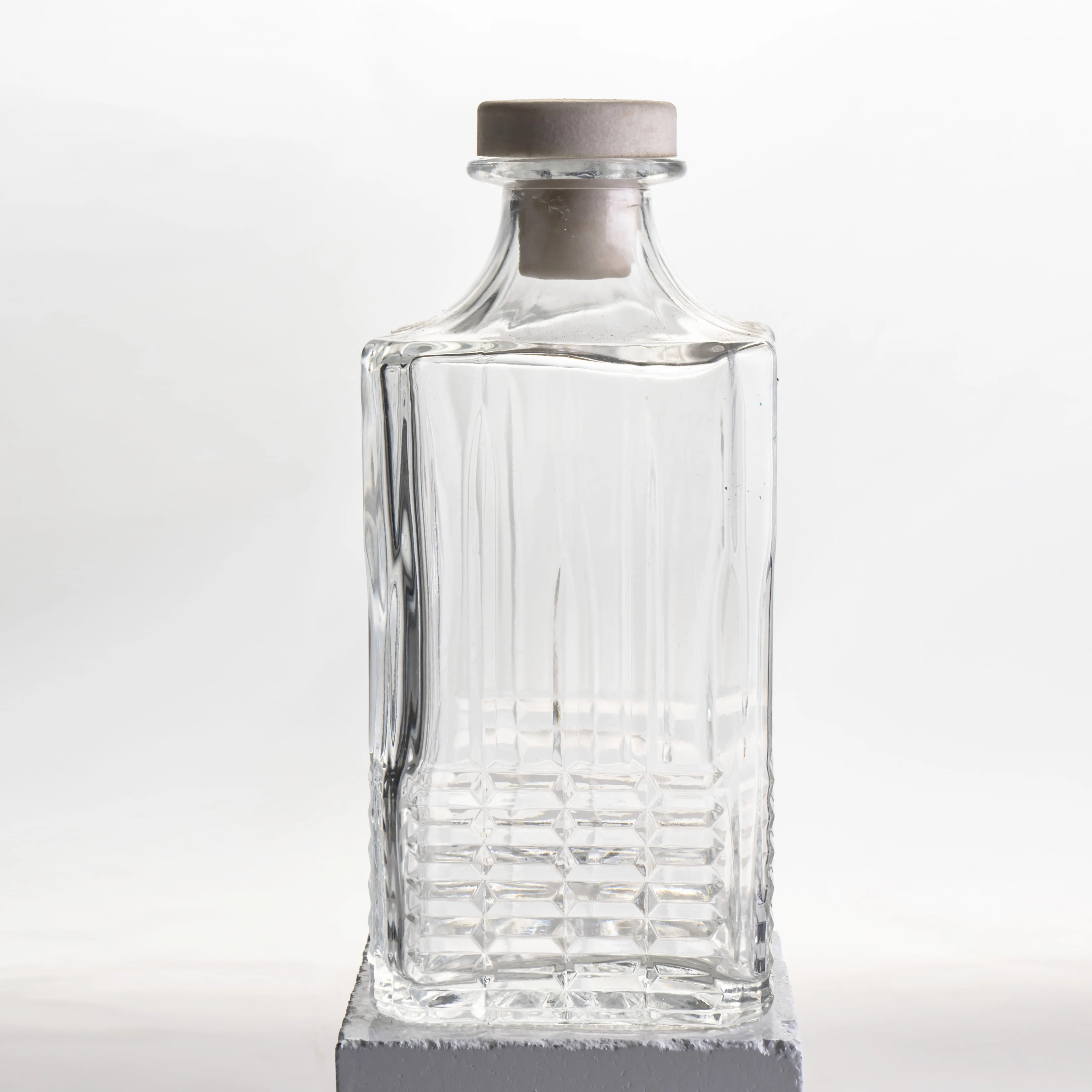 Creative brandy 750ml low price crystal carved whisky bottle Russian spirits vodka bottle