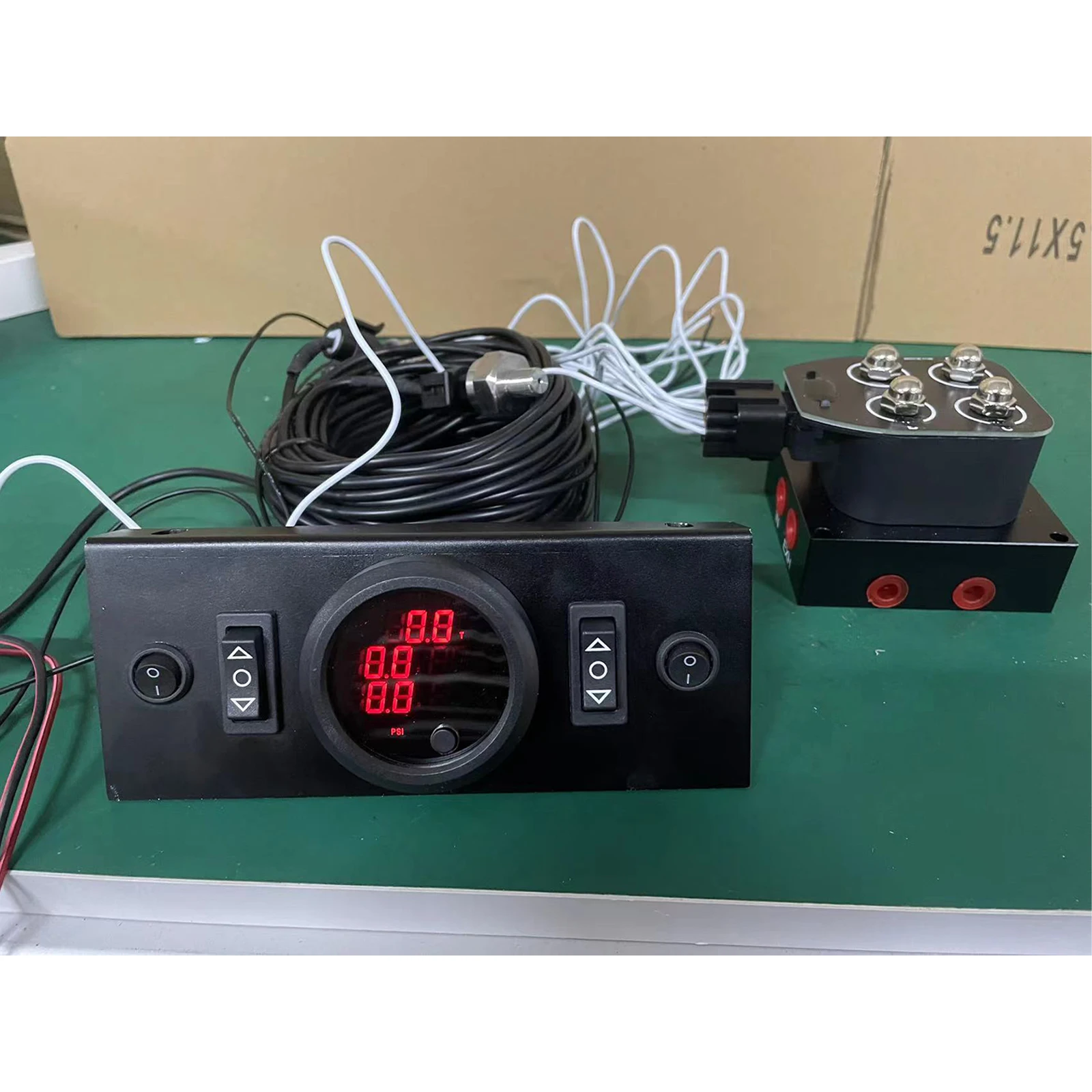 Air Suspension three display Air pressure Gauge with Paddle Valve Switch for Air Ride Tuck