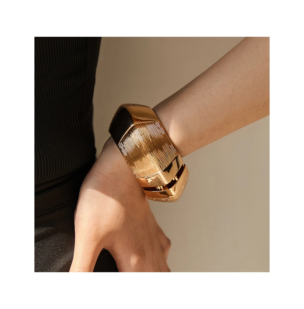 Women Exaggerated Drum Shaped Bracelet Hip-hop Gold Plated Fashionable Metal Texture Gold Bangle Designs