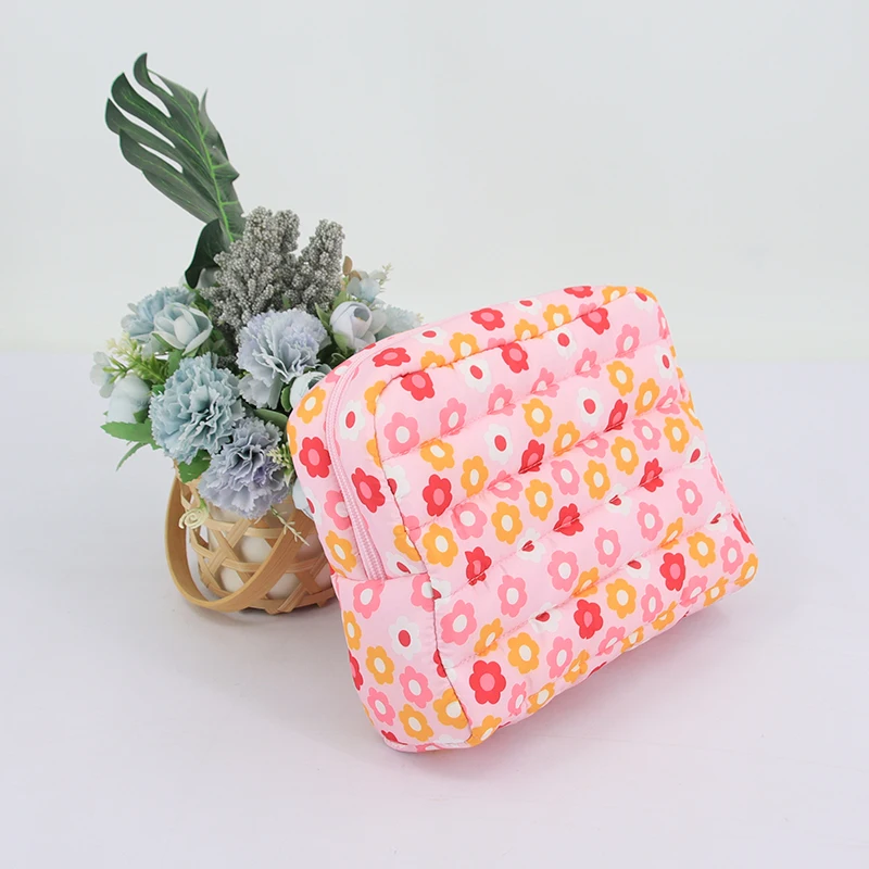 BSCI Factory Wholesale Custom Pastoral Flower Prints Makeup Bags Fashion Style Stitching Quilted Puffer Case Zipper Closure Logo