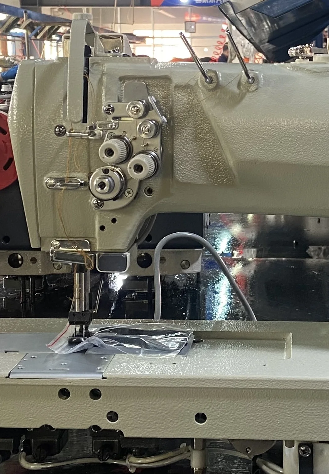 Швейная машина с двойным