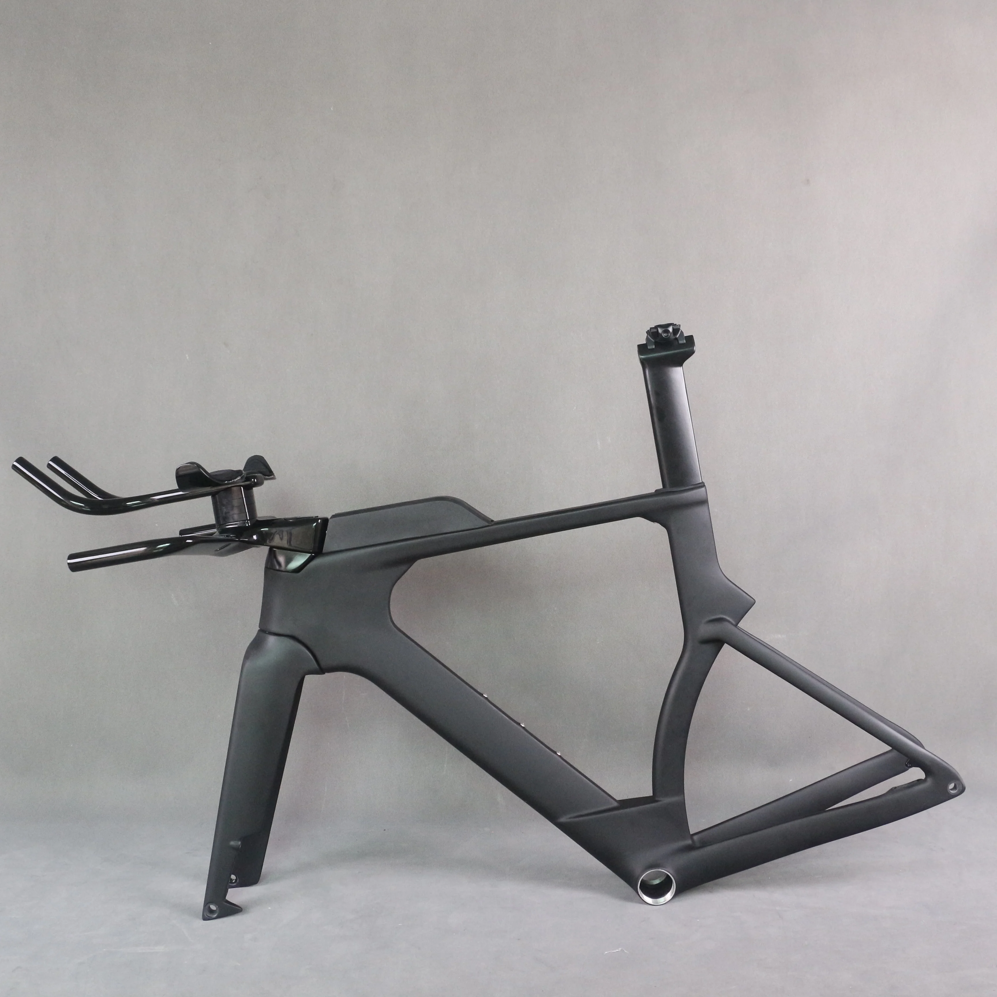 Full Carbon frame TT frame , Disc bike Time Trial Triathlon Bike T47 Thread TT Bicycle Max Tire 700X28C TT913