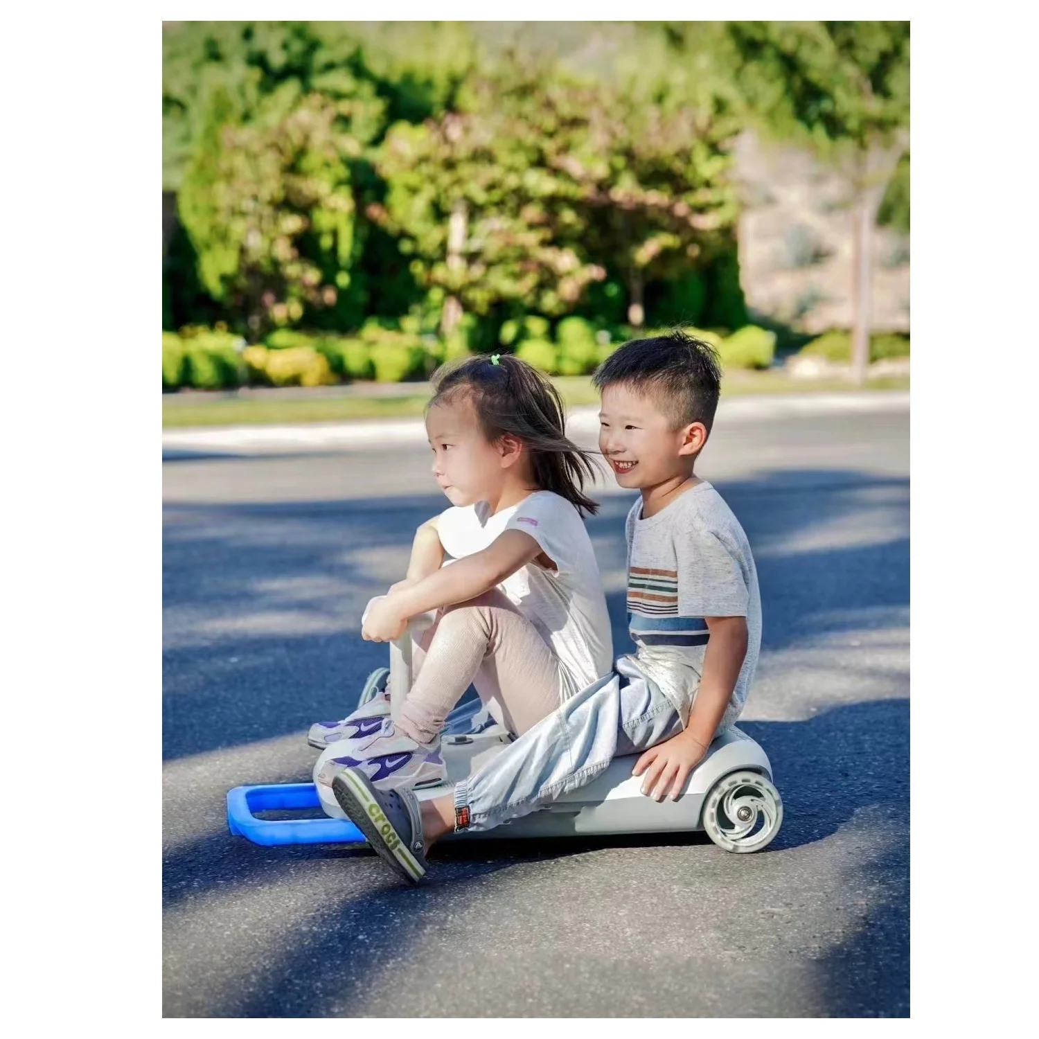 Four-wheeled 12V Electric Kids Kart Drift Clean Car Baby Land Ride On Toys for Ages 2-8 Years Kids ride on Car