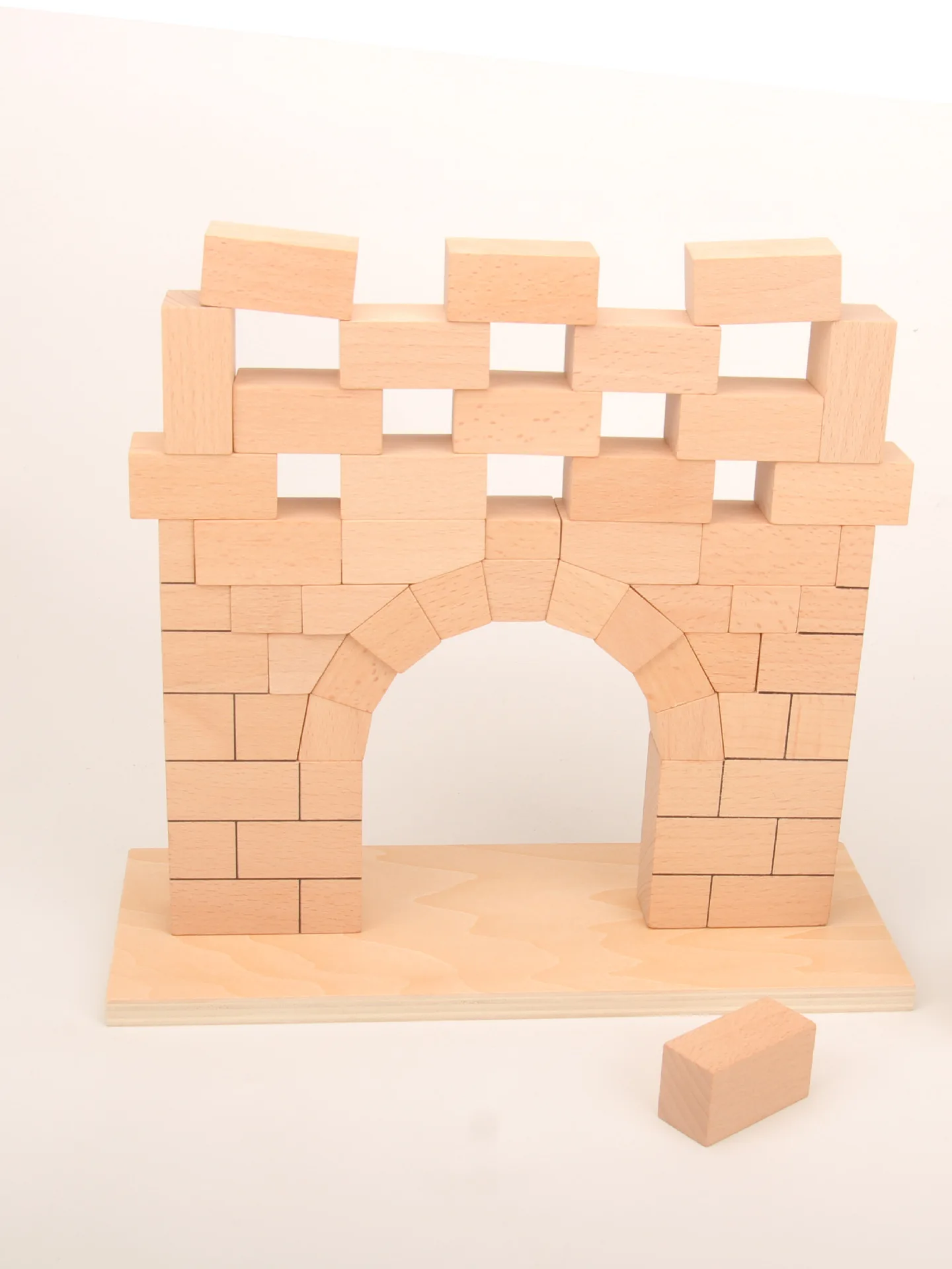 Montessori teaching  Roman arch bridge building blocks young children shape recognition of the original