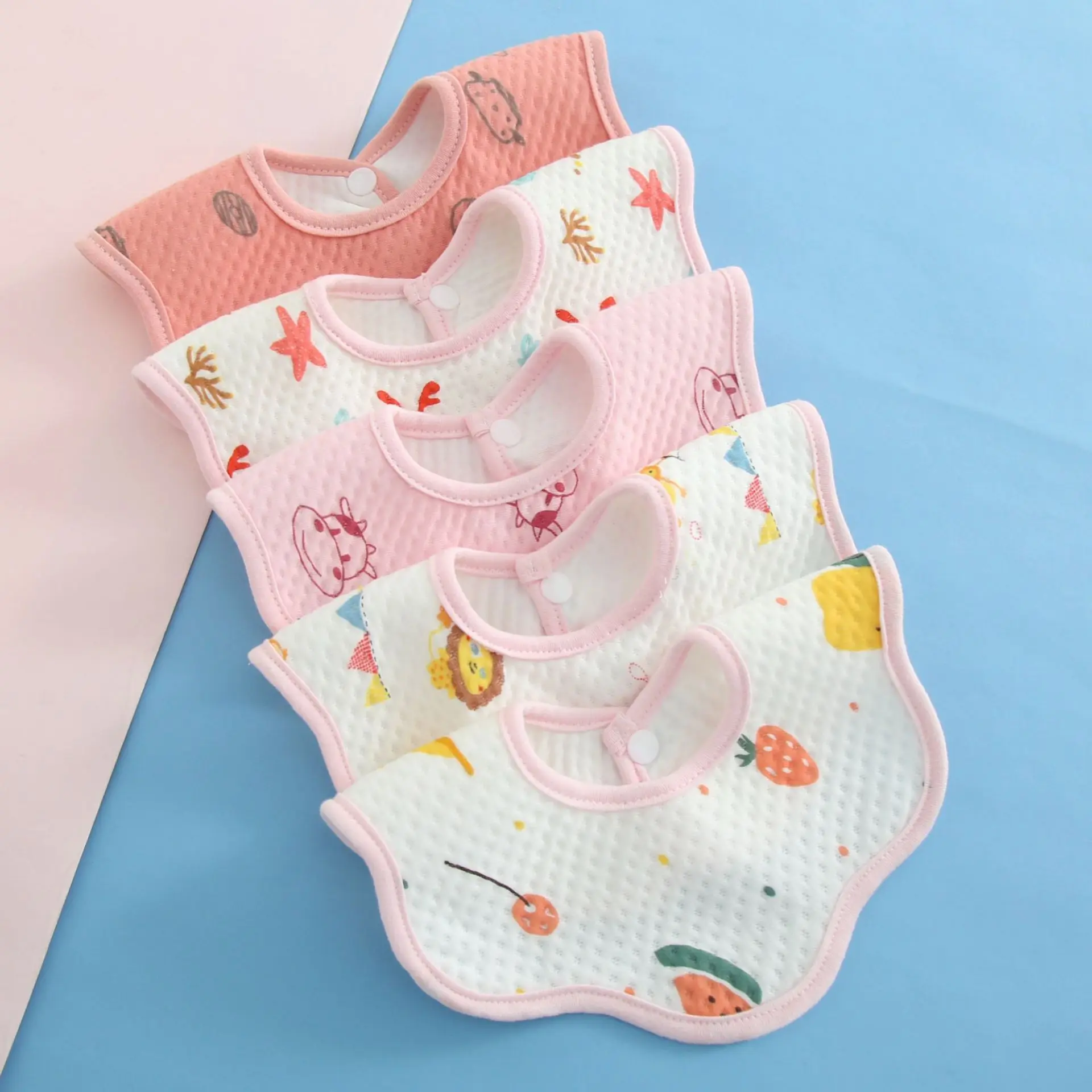 Hot Sale Comfortable Soft Cartoon Printing Newborn Bibs Organic Cotton Baby Bibs