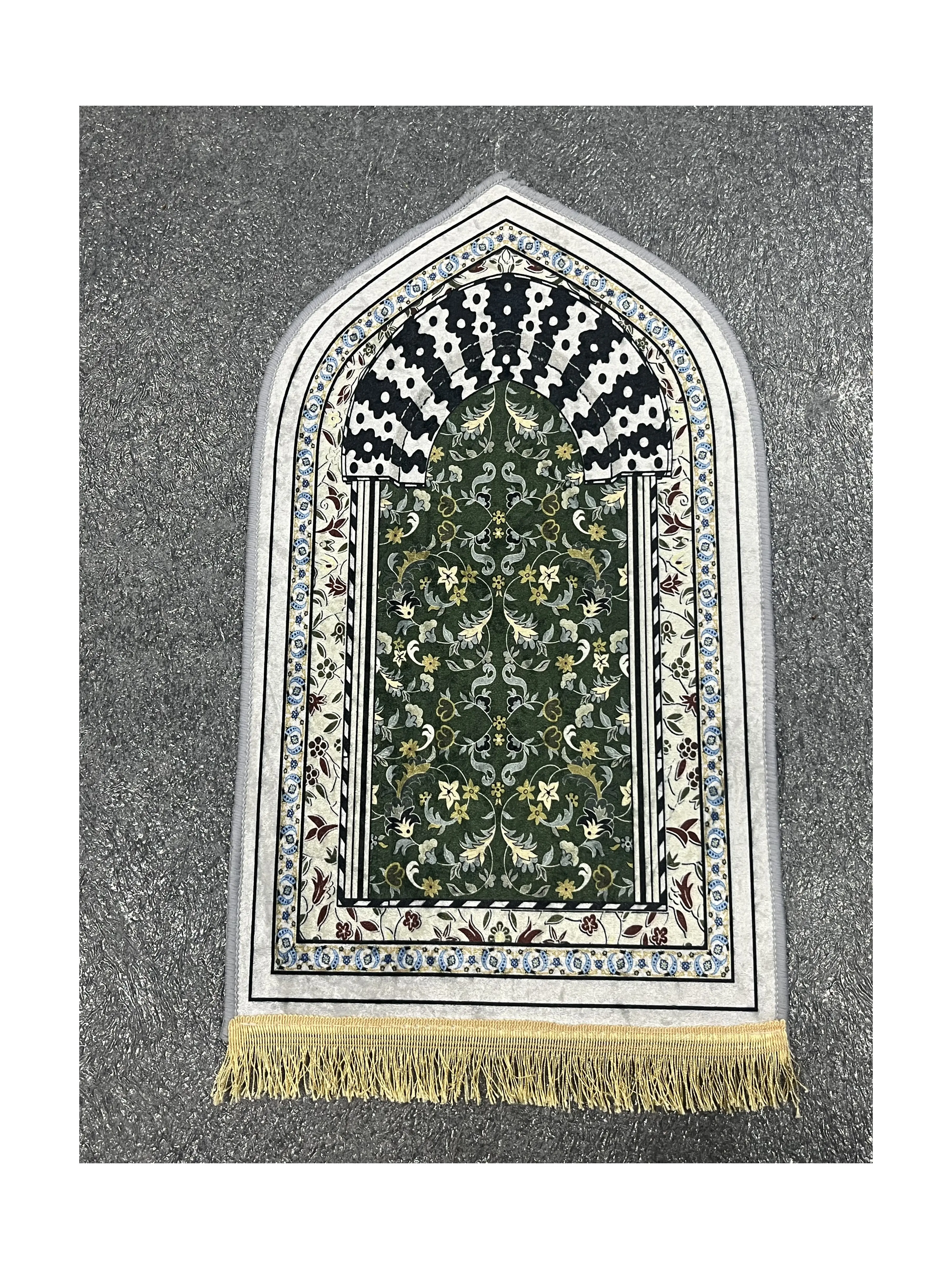 Muslim Prayer Rug Mat for Men and Women Comfortable and Soft Prayer Rug High Quality Prayer Carpet