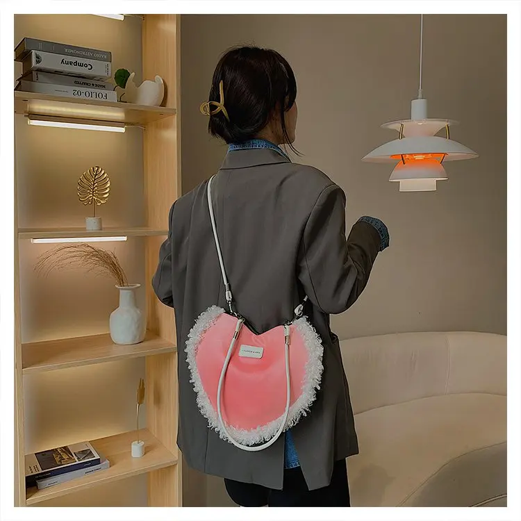 2021 winter Lovely cute heart purse handbag fashion wool fringe plaid ladies purse handbag