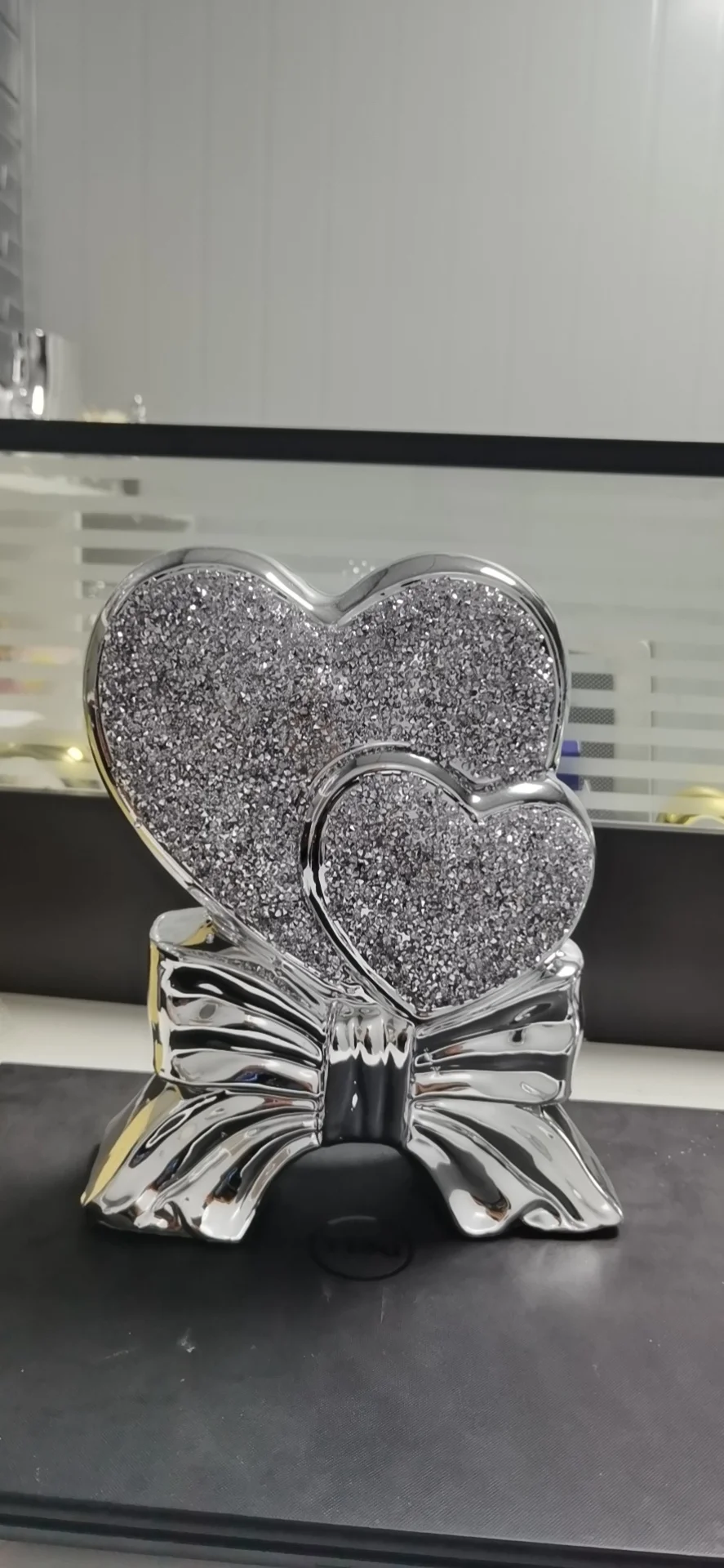 Hot Selling Electroplating Statue Art Heart And Bowknot  Sculpture For Hotel Living Room Decoration