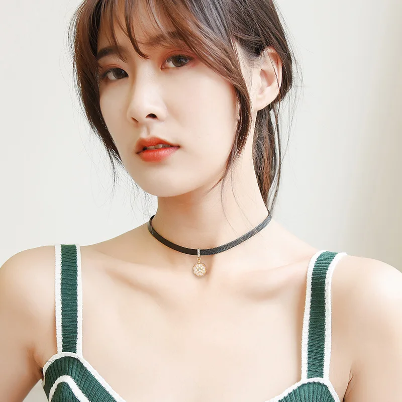 Hot Selling New Rose Little Bee Flower Retro Cubic Zircon Necklace Collarbone Chain Neck Accessories For Women