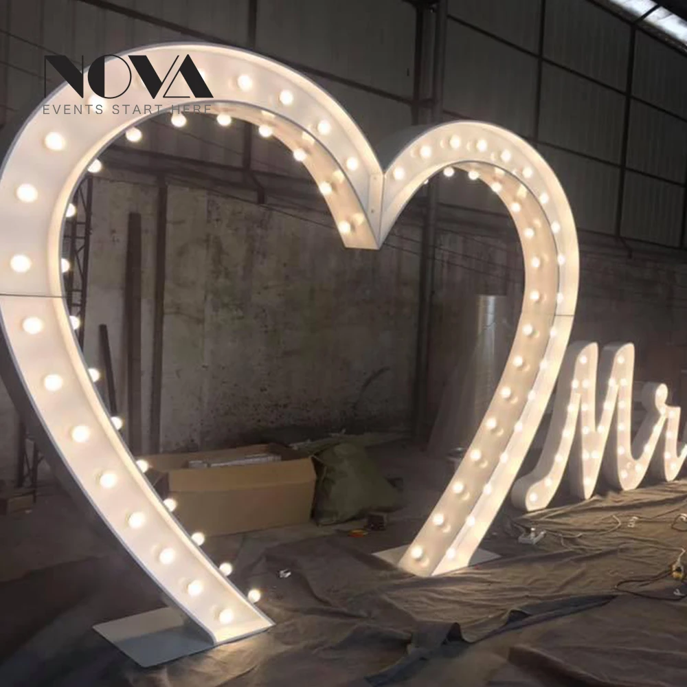 2019 iron heart garden arch/ wedding party Gate with flower stand