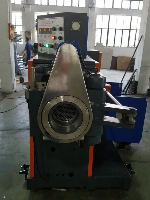 high speed ram type plunger rubber strainer extruder