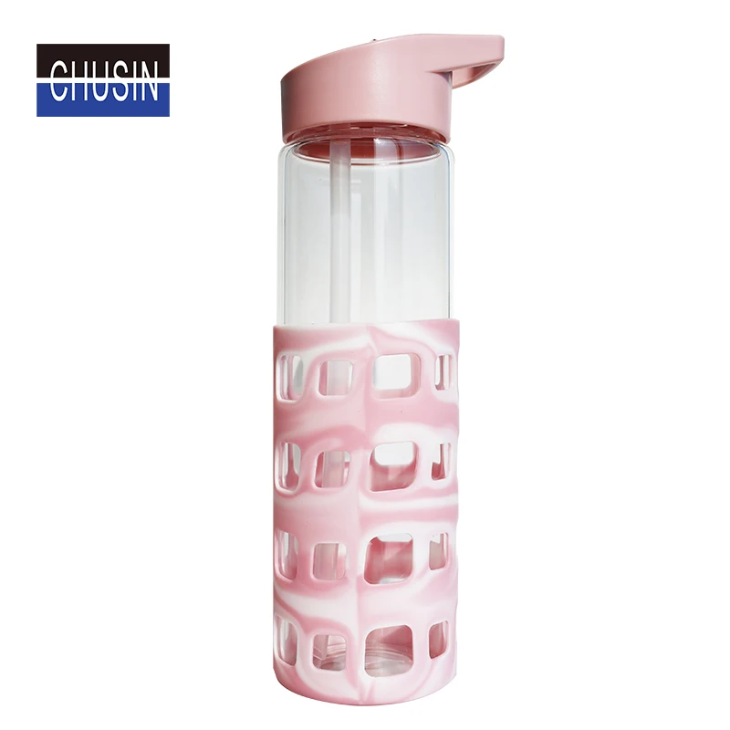 
Popular 580ML Pink Gradient Hollowed-out Silicone Sleeves Water Bottle Straw Type Plastic Lid Water Drinking Glass Bottle 