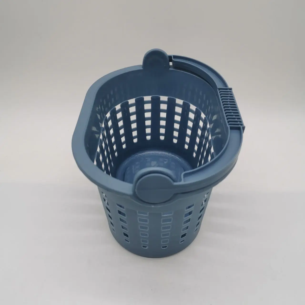 Plastic food containers Grocery shopping baskets Fruit and vegetable snack boxes with disposal outdoor picnic storage baskets