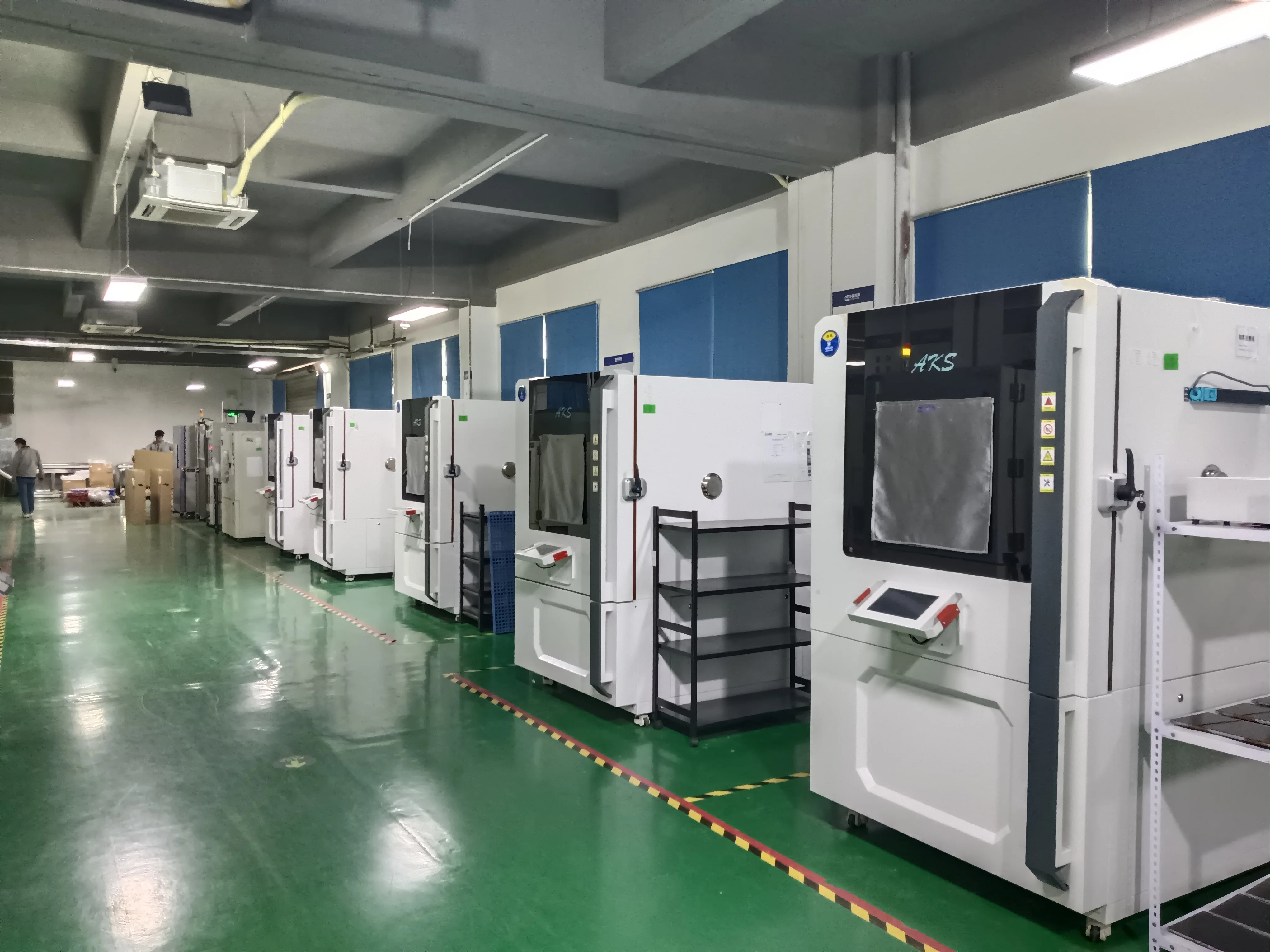 Hot and cold shock battery test chamber li-ion vehicle battery pack thermal temperature humidity climate test equipment