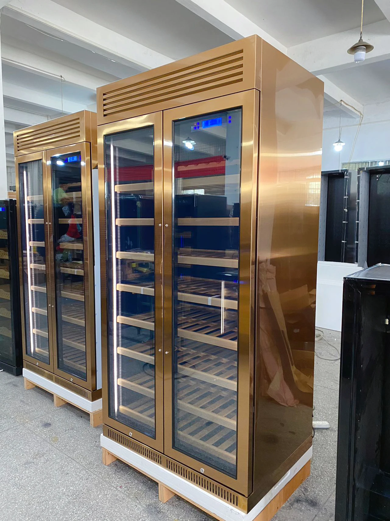 Top quality Commercial Display Wine Fridge Refrigerator Freezer/Wine Cooler/Wine Cellar