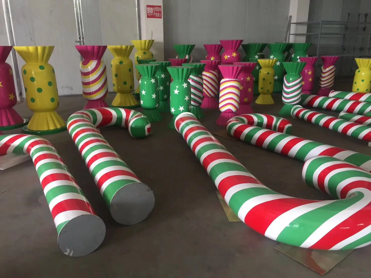 Custom Christmas Decoration Candy Cane Fiberglass Soldier Statue