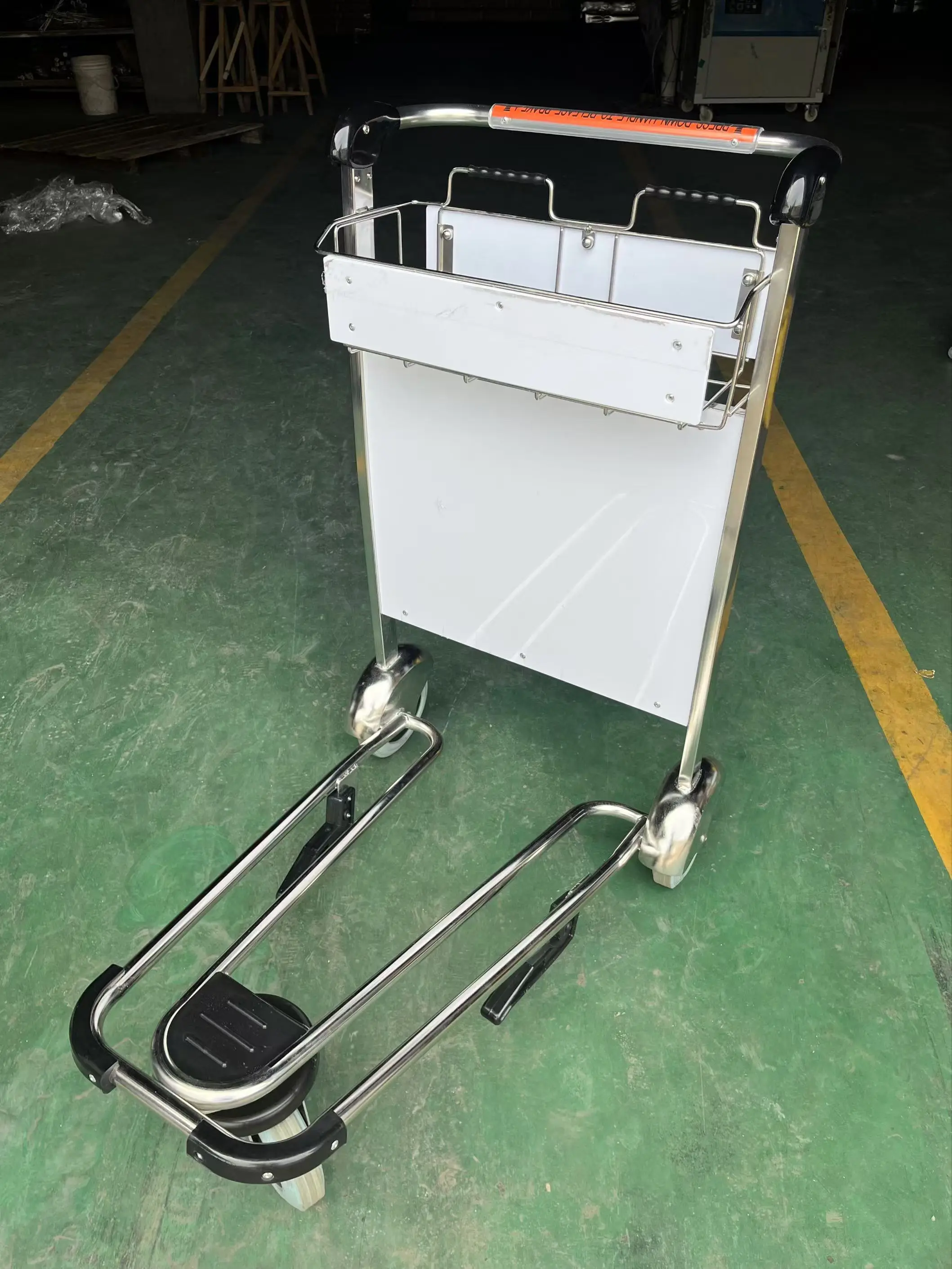 High quality Three-wheeled stainless steel airport trolley