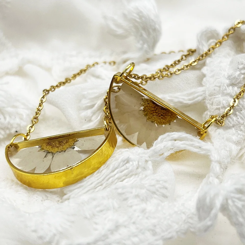 Bohemian Handmade Jewelry Real Sun Flower Daisy Half Moon Resin Pendant Gold Plated Stainless Steel Necklace