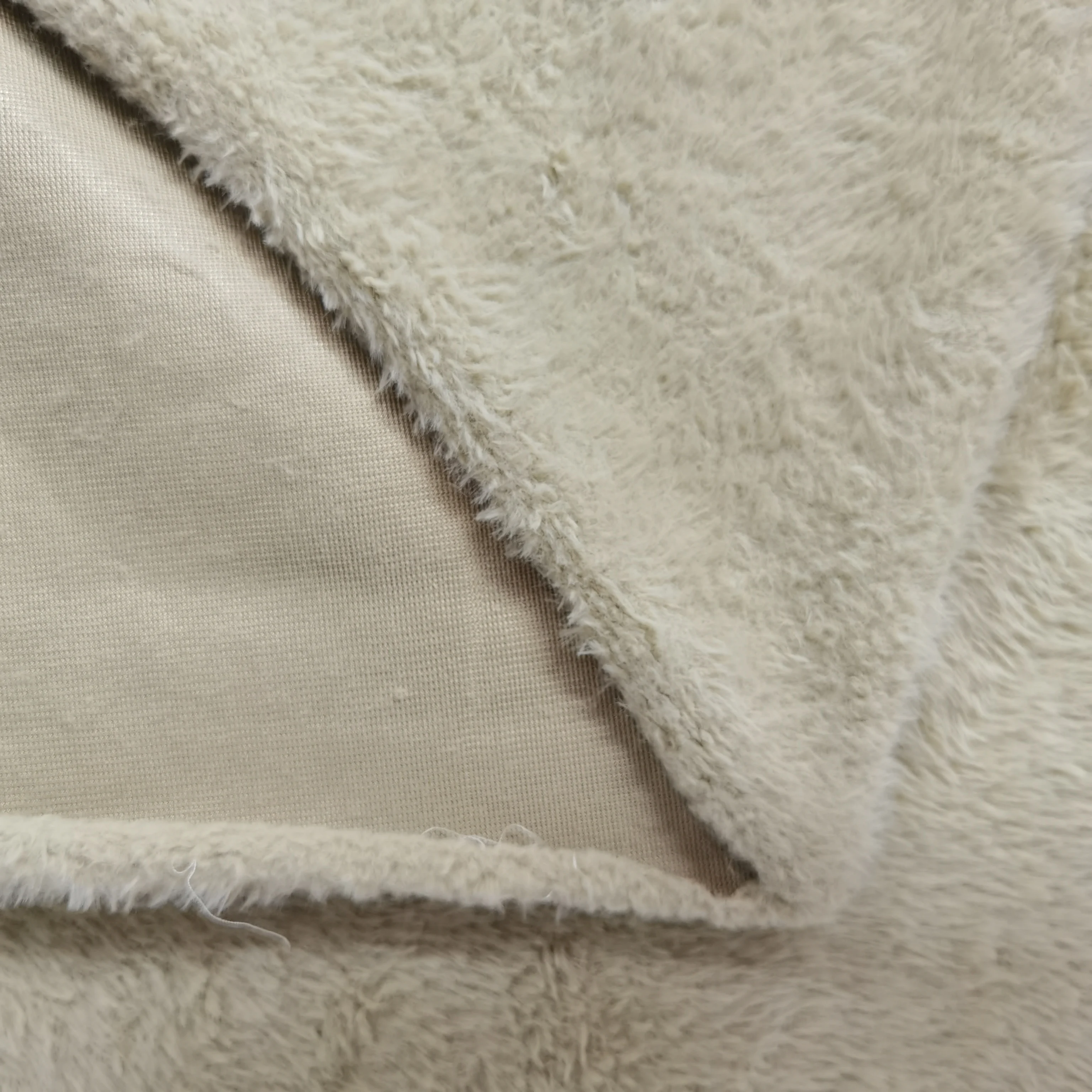 China cheap 100% polyester fake fur sofa fabric material patterned plush hometextile velvet fabric