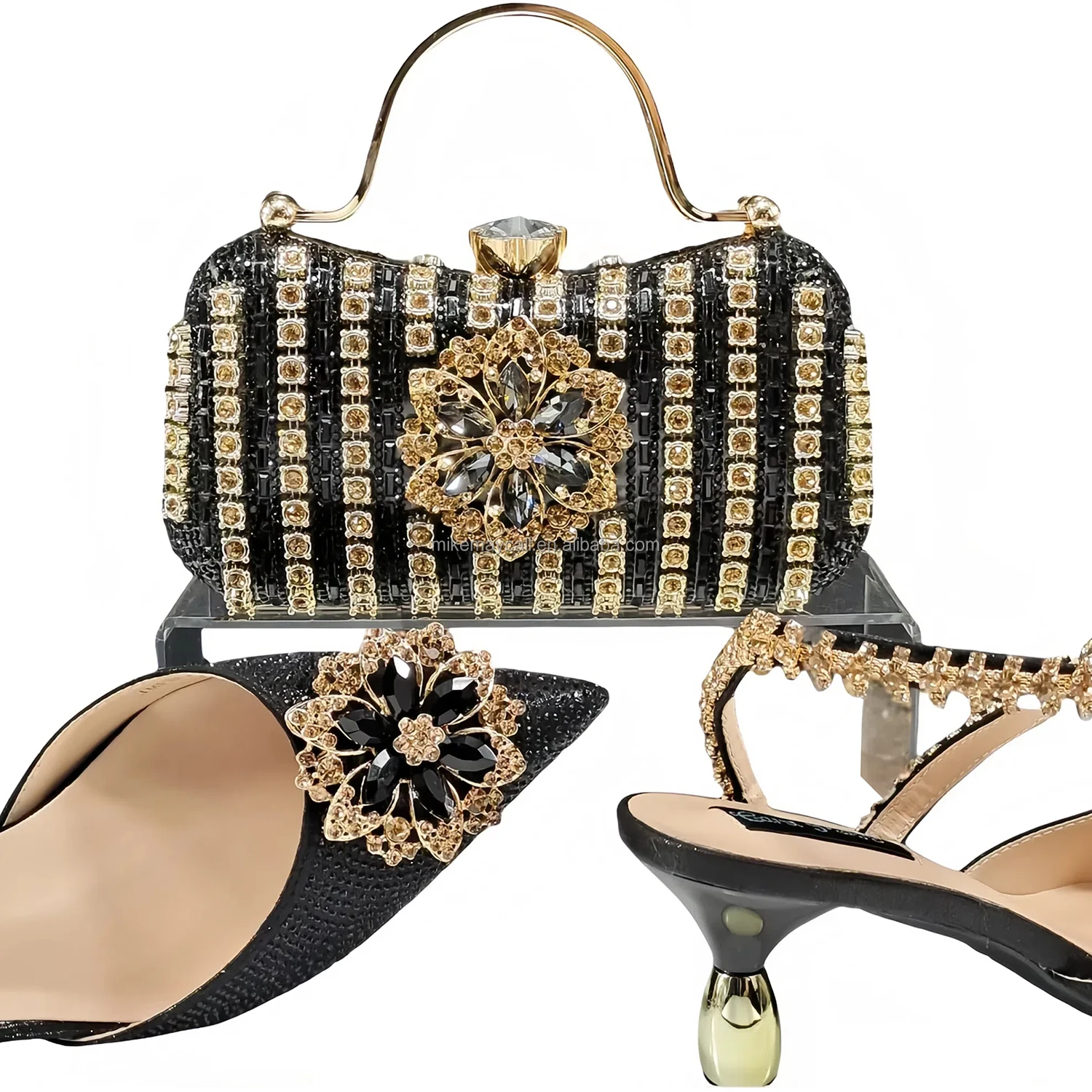 Latest shoes and matching bags with emerald snowflake diamond design are suitable for winter