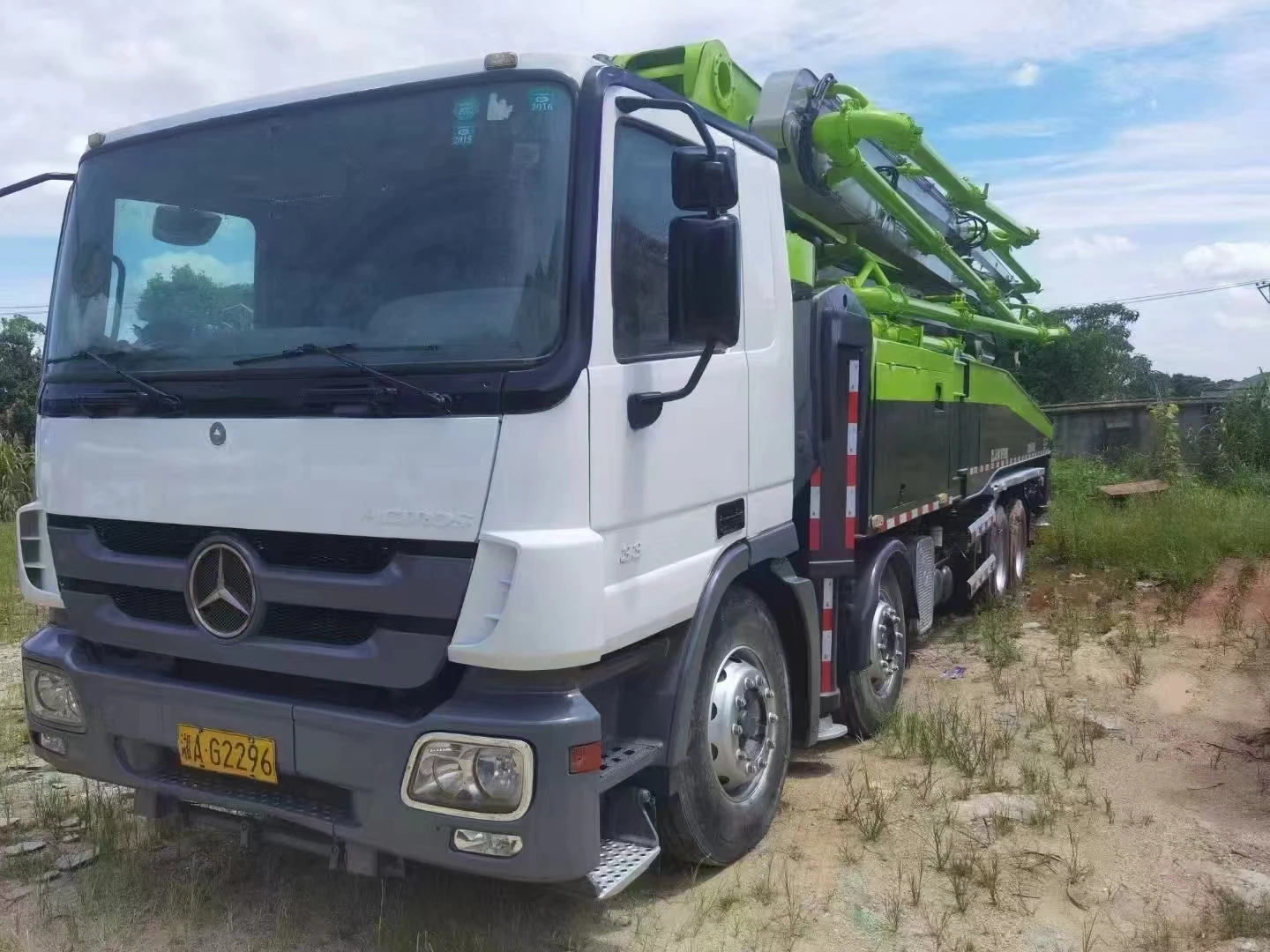 Used Zoomlion 13-14 Zoomlion Benz 52m (Remanufactured) Used Concrete Pump Trucks in Good Condition