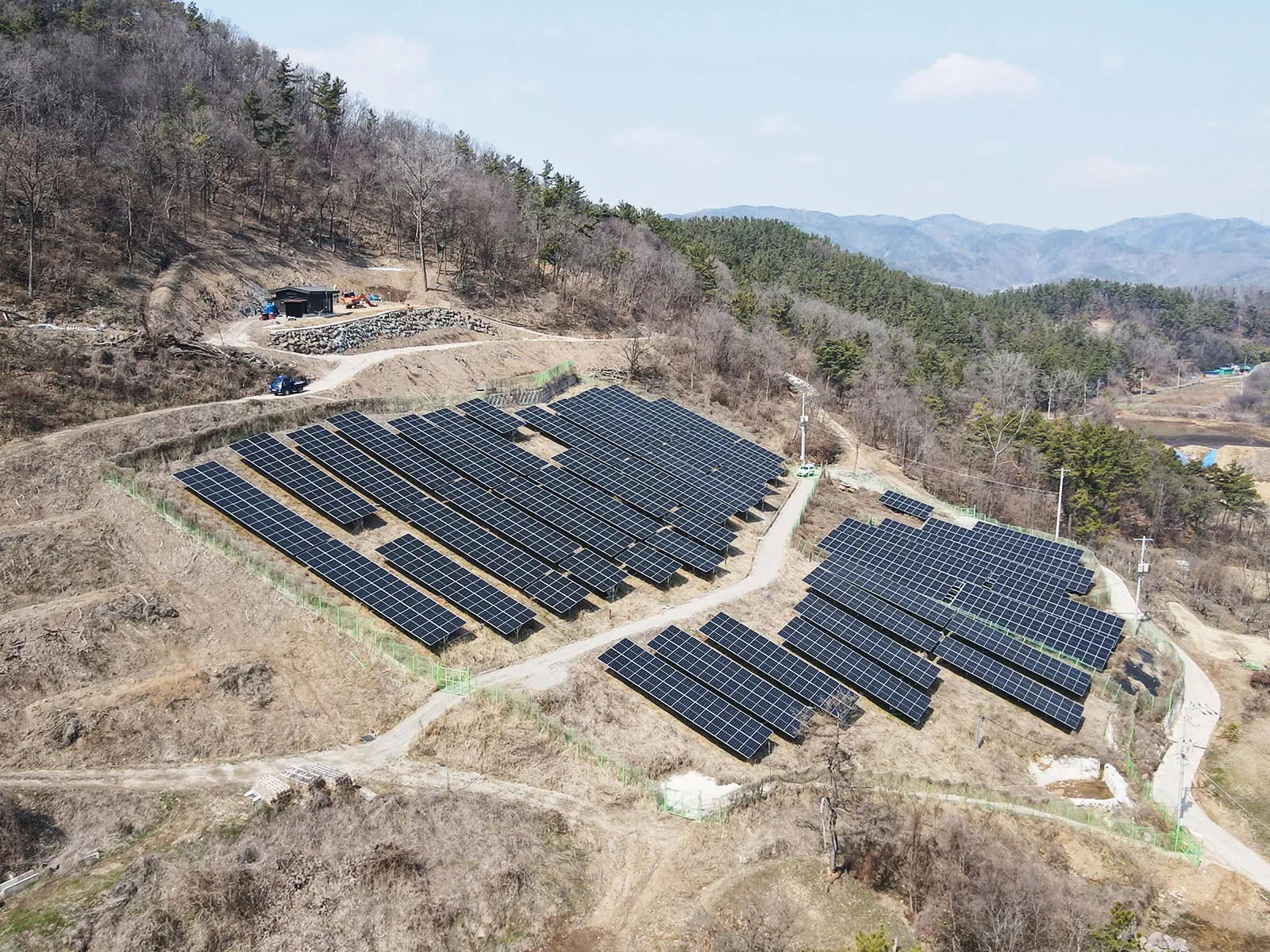 Yangtze Best Offer 1 MW Solar Power Plant MPPT Grid Tie 25-Year Three-Phase Monocrystalline Energy Systems