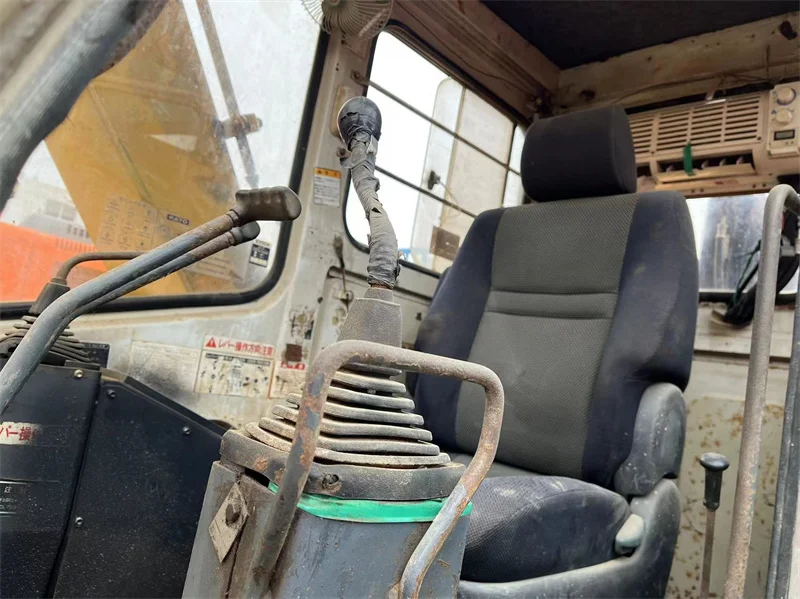 Used KATO HD250 Japan Made Mini Hydraulic Crawler Excavator Digger Earth Moving for Sale