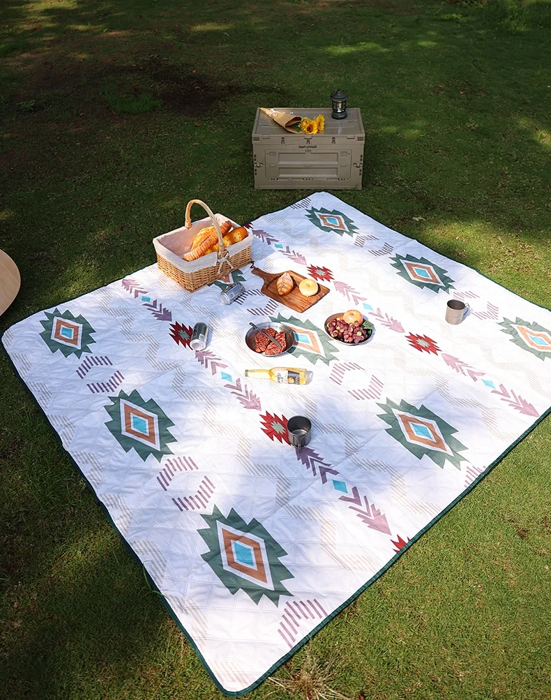 SunnyFeel Portable Extra Large Outdoor Picnic Blankets Machine Washable Waterproof Foldable Camping Picnic Mat
