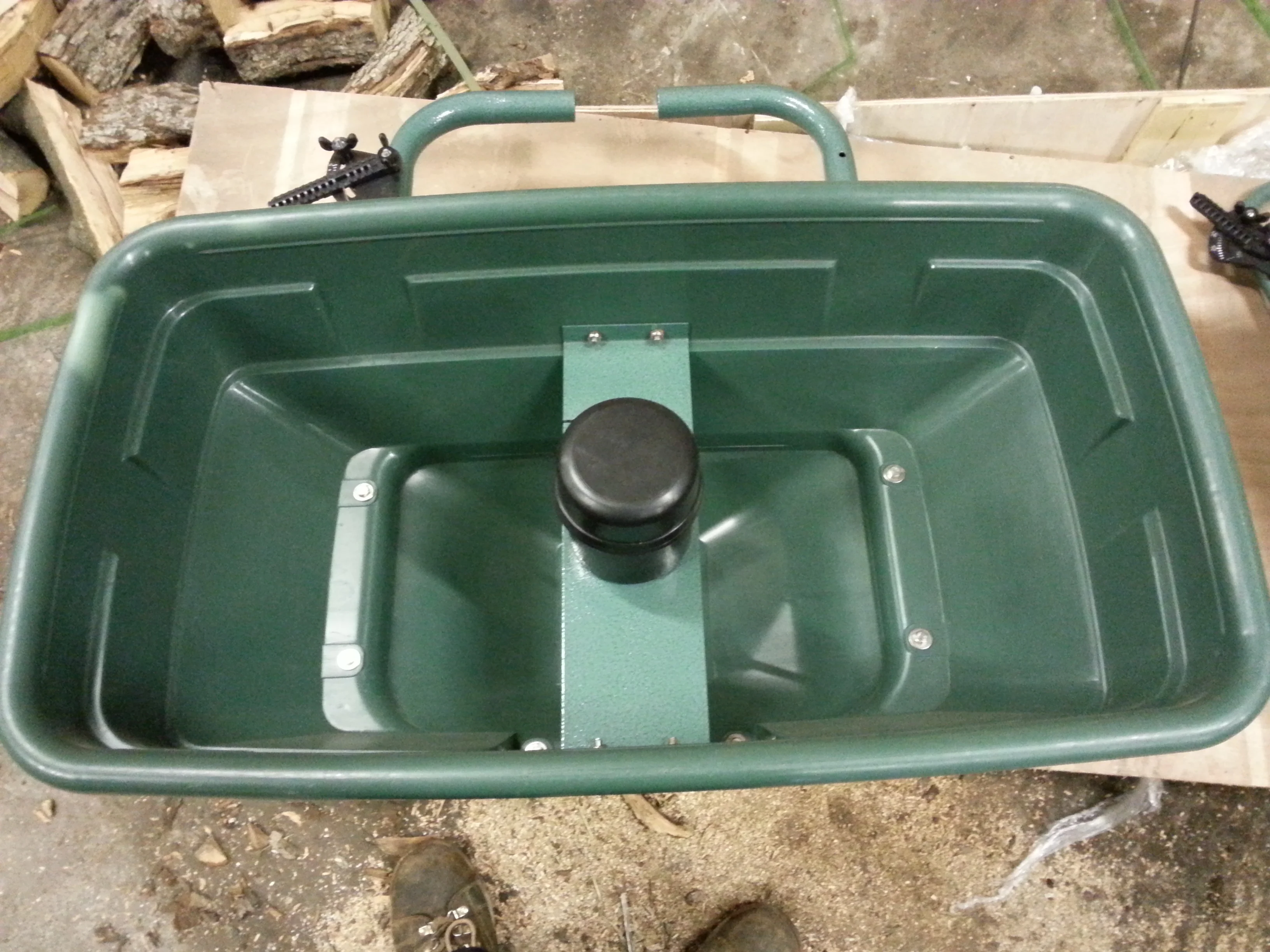 12v ATV Spreader can spread seed and  fertilizer and sand