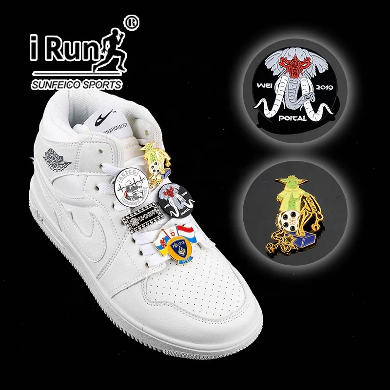 Высококачественный Прочный резная позолоченная металлическая булавка для лацканов от профессионального производителя iRun