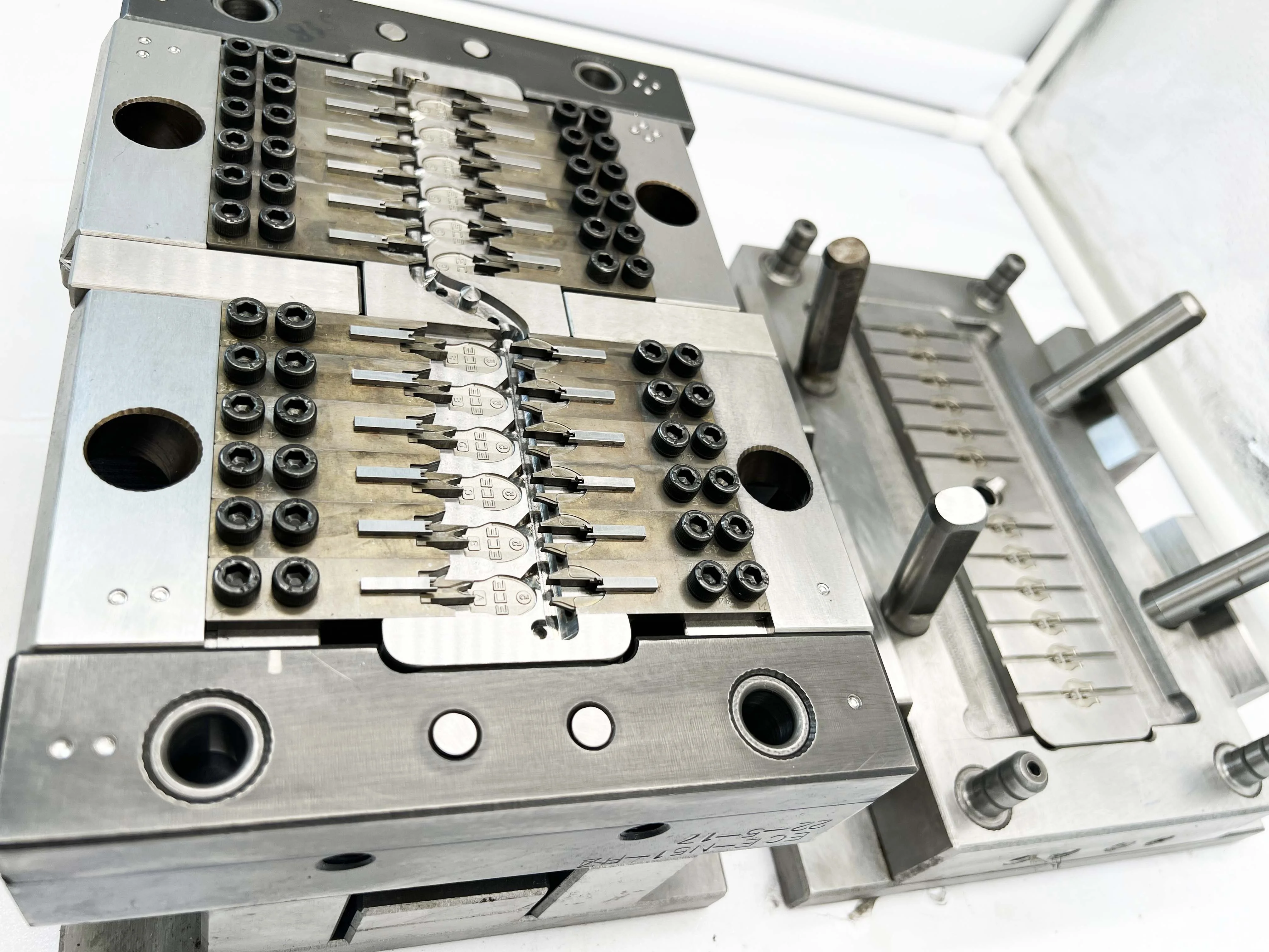 Zipper Die Casting Mold Stamp,Metal Slider Zipper Mold,Custom Zipper Molding,Nylon Zipper Mold,Plastic Zipper Slider Mold