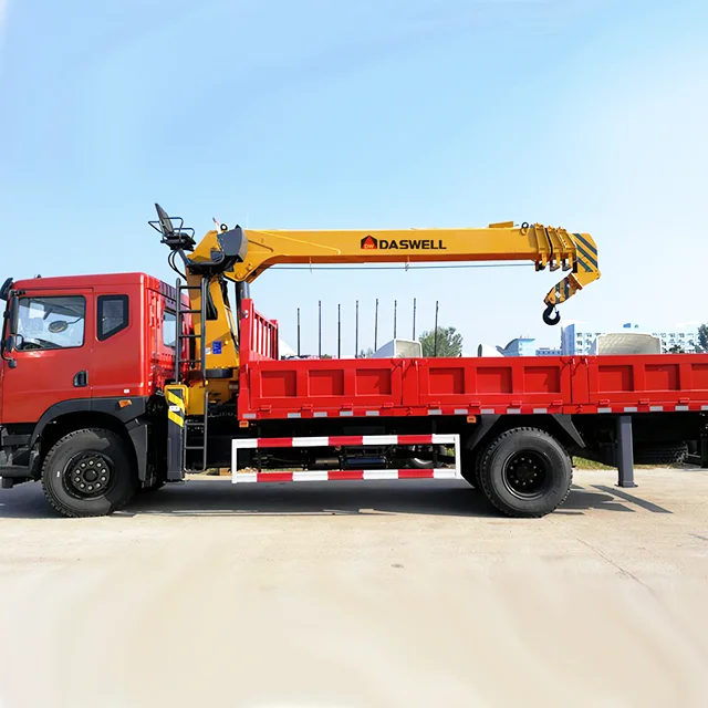 four booms 8 T lifting capacity truck mounted crane factory supply
