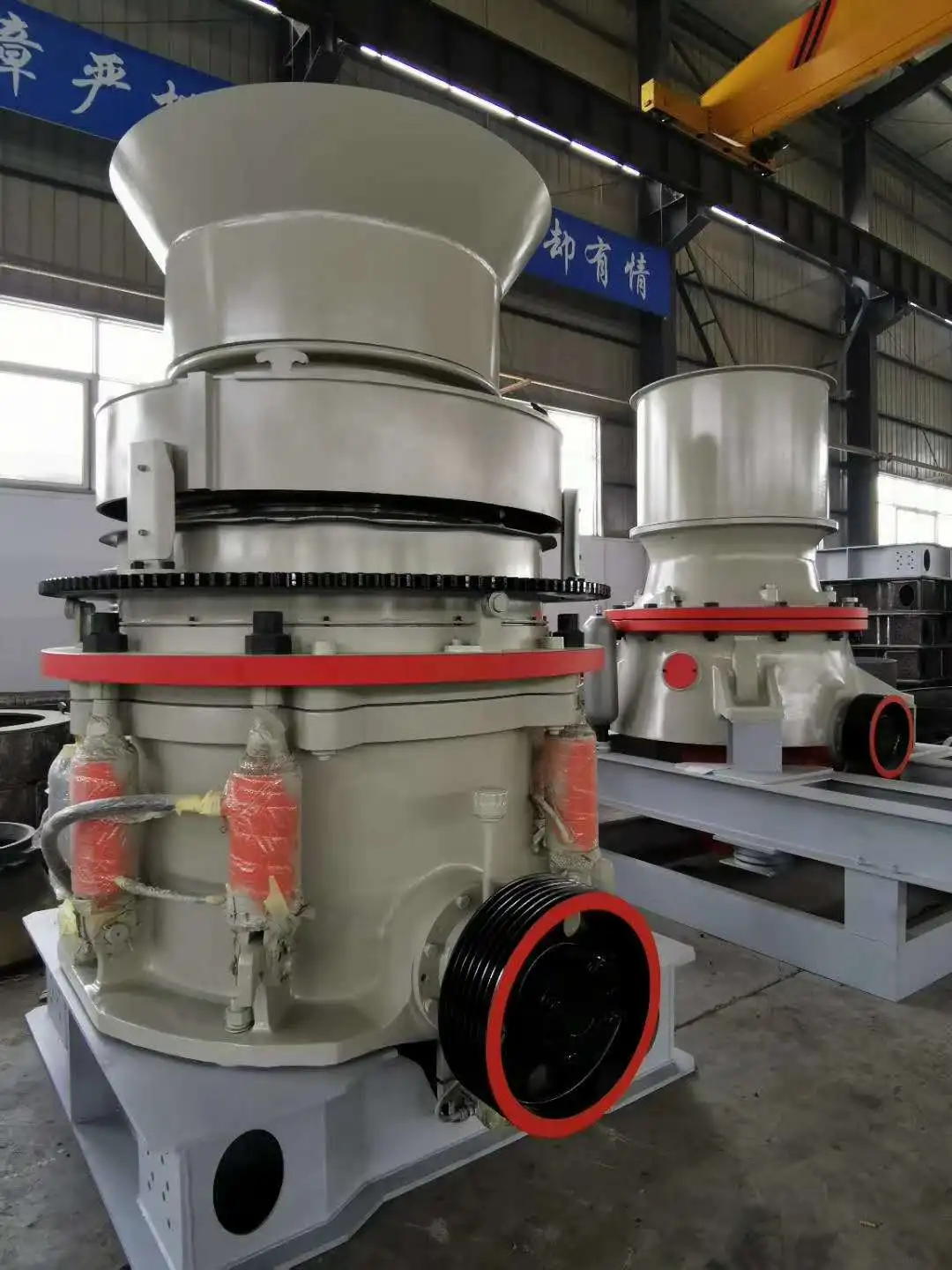 High Performance Low Cost Large Crushing Force HP Multi-Cylinder Hydraulic Cone Stone Crusher