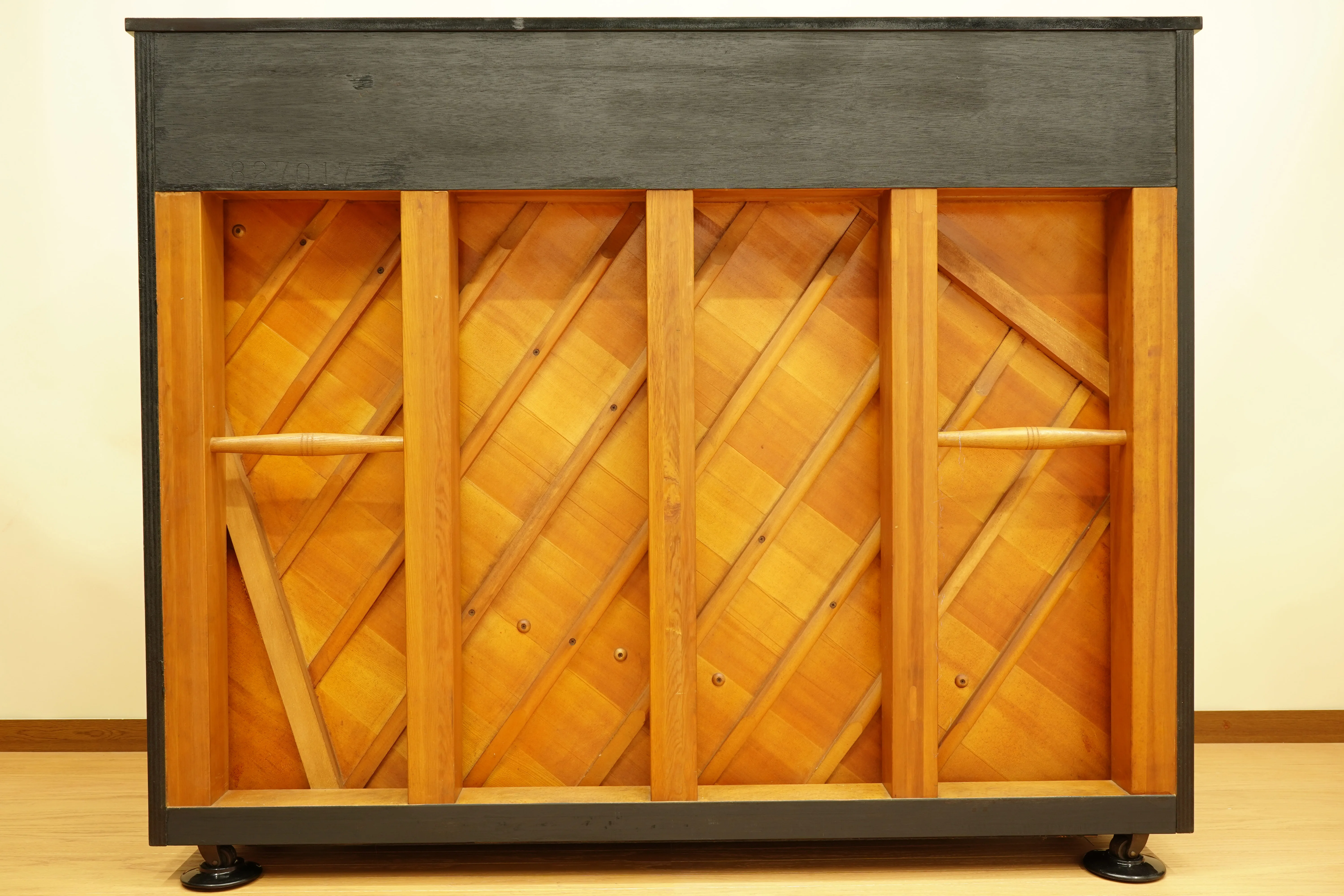 121cm Tall manufactured by Yamaha used upright piano supply for sale