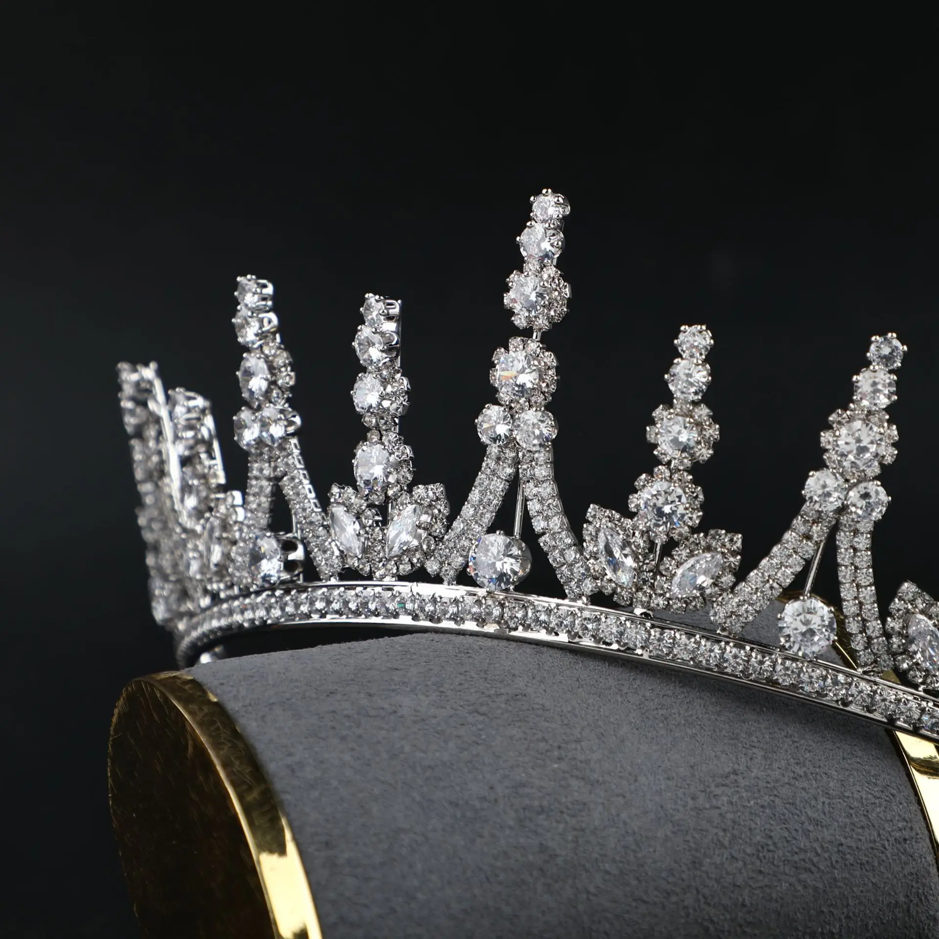 2022 Bride crown European and American wedding bride headwear 24K gold-plated high-end zircon crown beauty pageant crown