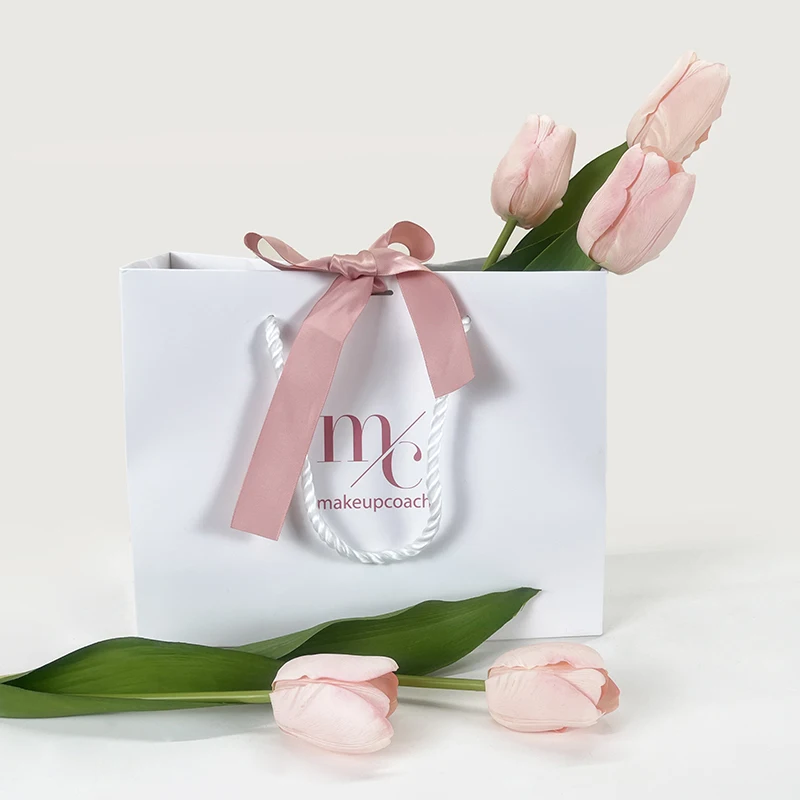 Customized Luxury Black Paper Bag for Apparel Packaging Branded Logo Gift Shopping Bag Customized perfumes bags Paperbag