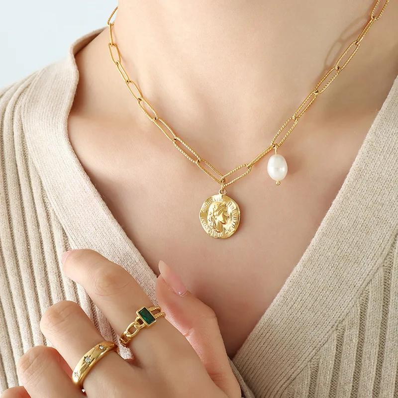 Vintage Natural Freshwater Pearl Necklace Stainless Steel Unique Hammered Paperclip Chain Necklace Round Figure Pendant Necklace