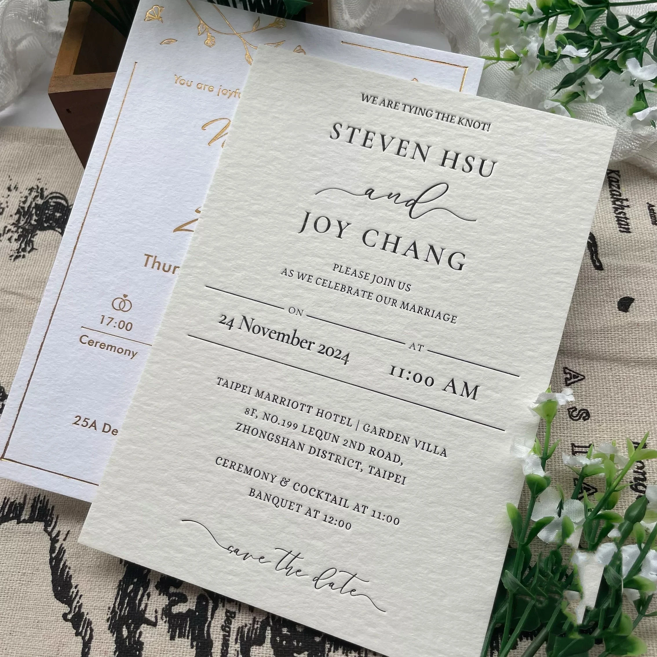 Customized design bridal shower 250gsm gold glitter paper engagement birthday quinceanera wedding invitations with rsvp cards