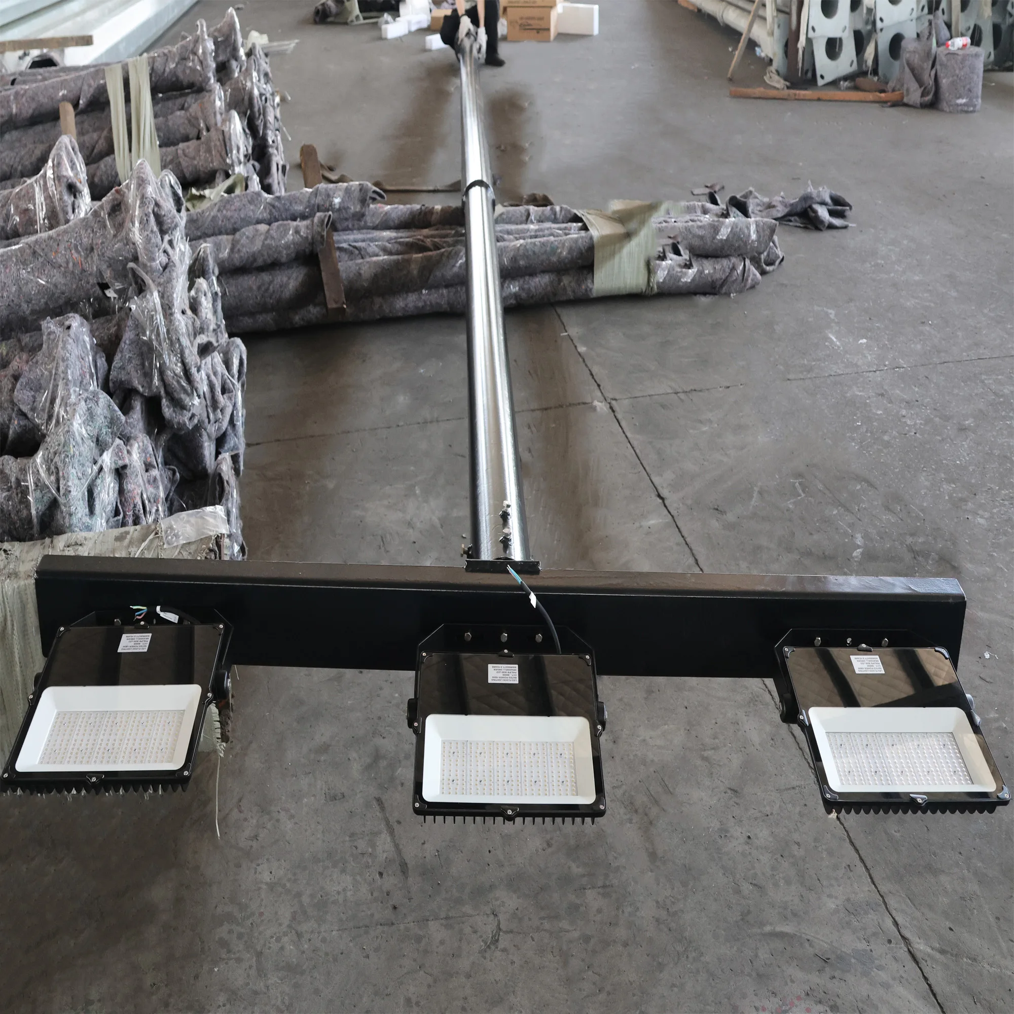 Factory outlet for street lamp Surface polishing Hot Dip Galvanized 9m Street light pole Multiple lamp caps of single arm