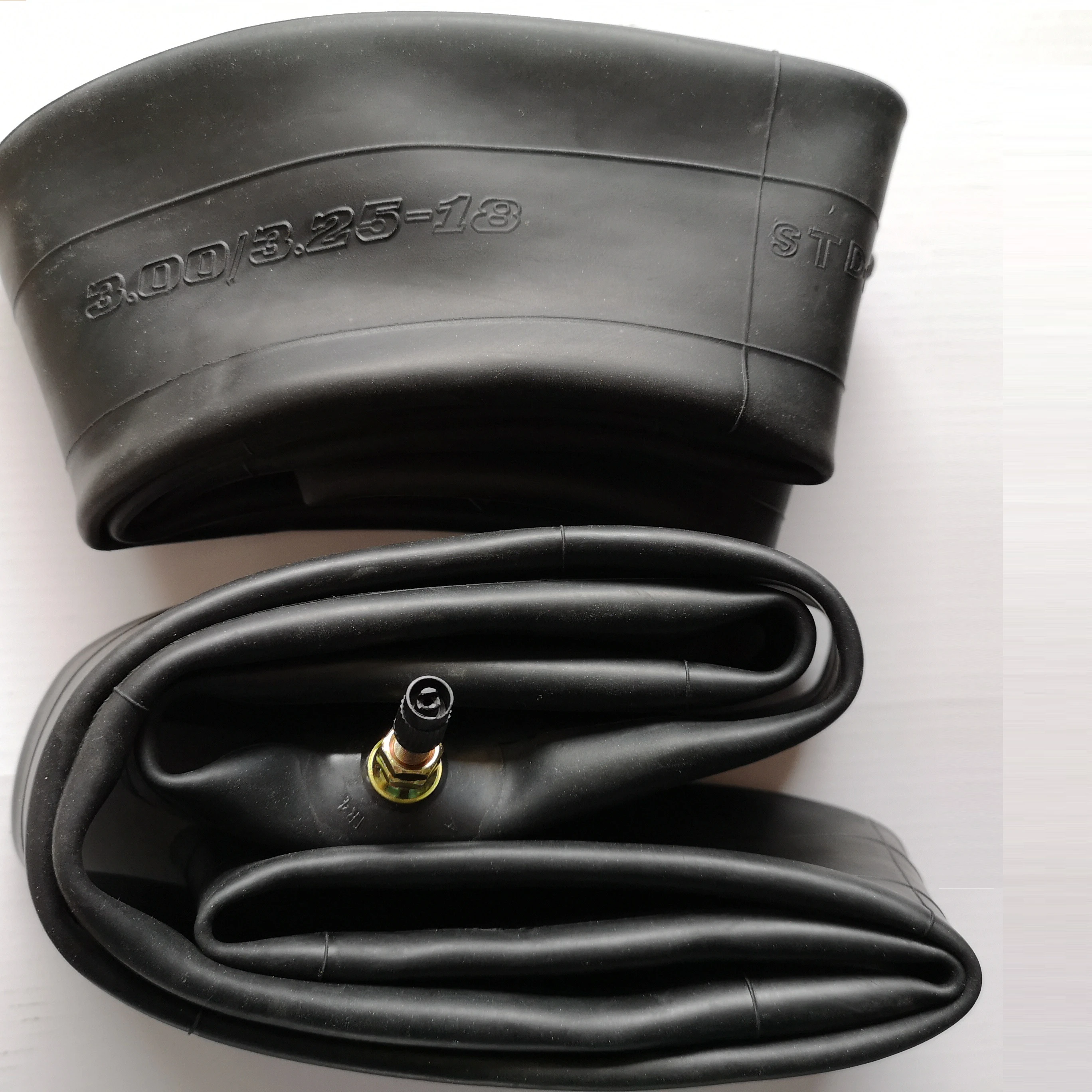 Мотоциклетная шина с резиновой внутренней трубкой 300-17